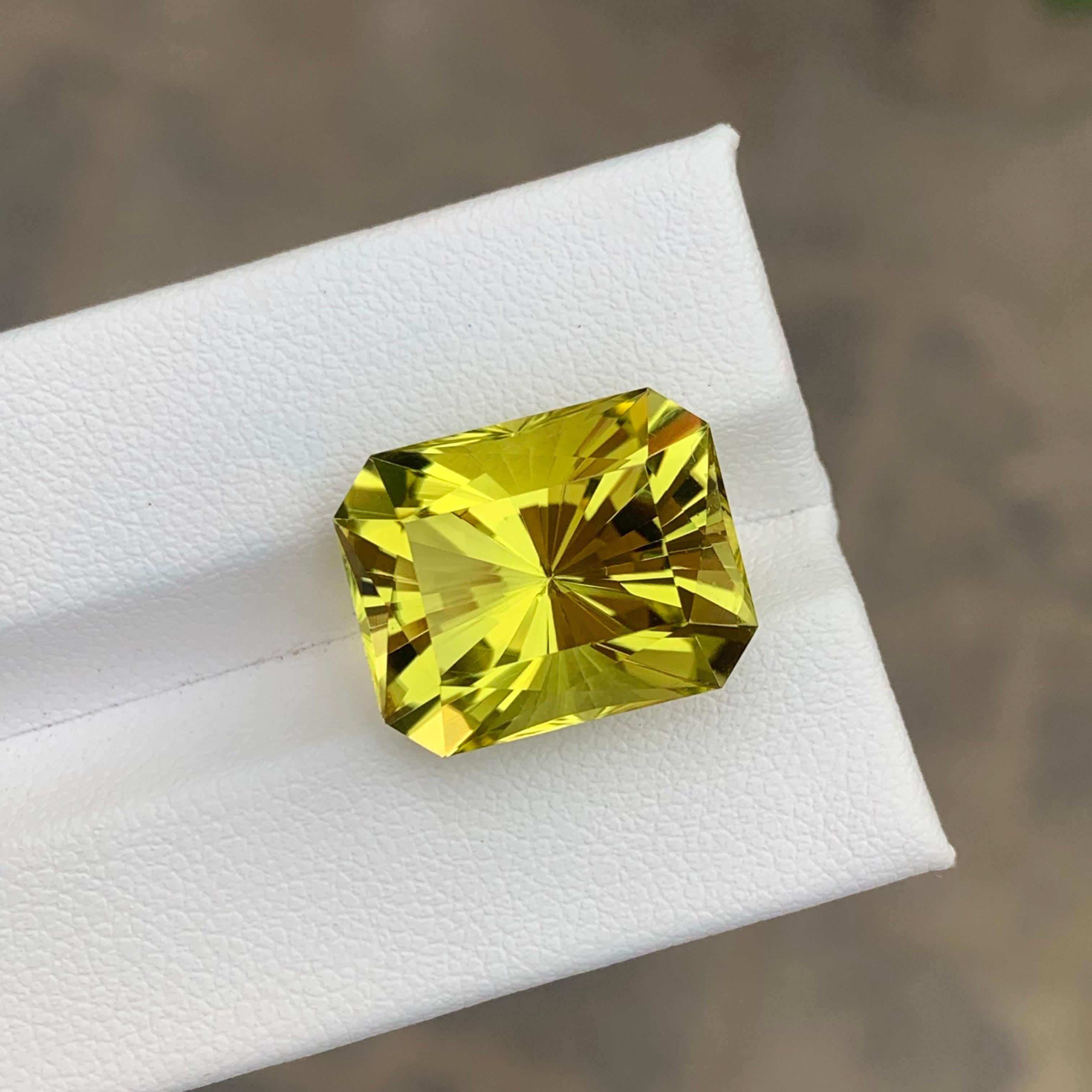 Arts and Crafts 14.15 Carat Natural Loose Green Gold Lemon Quartz Octagon Shape Gemstone (pierre précieuse en forme d'octogone) en vente