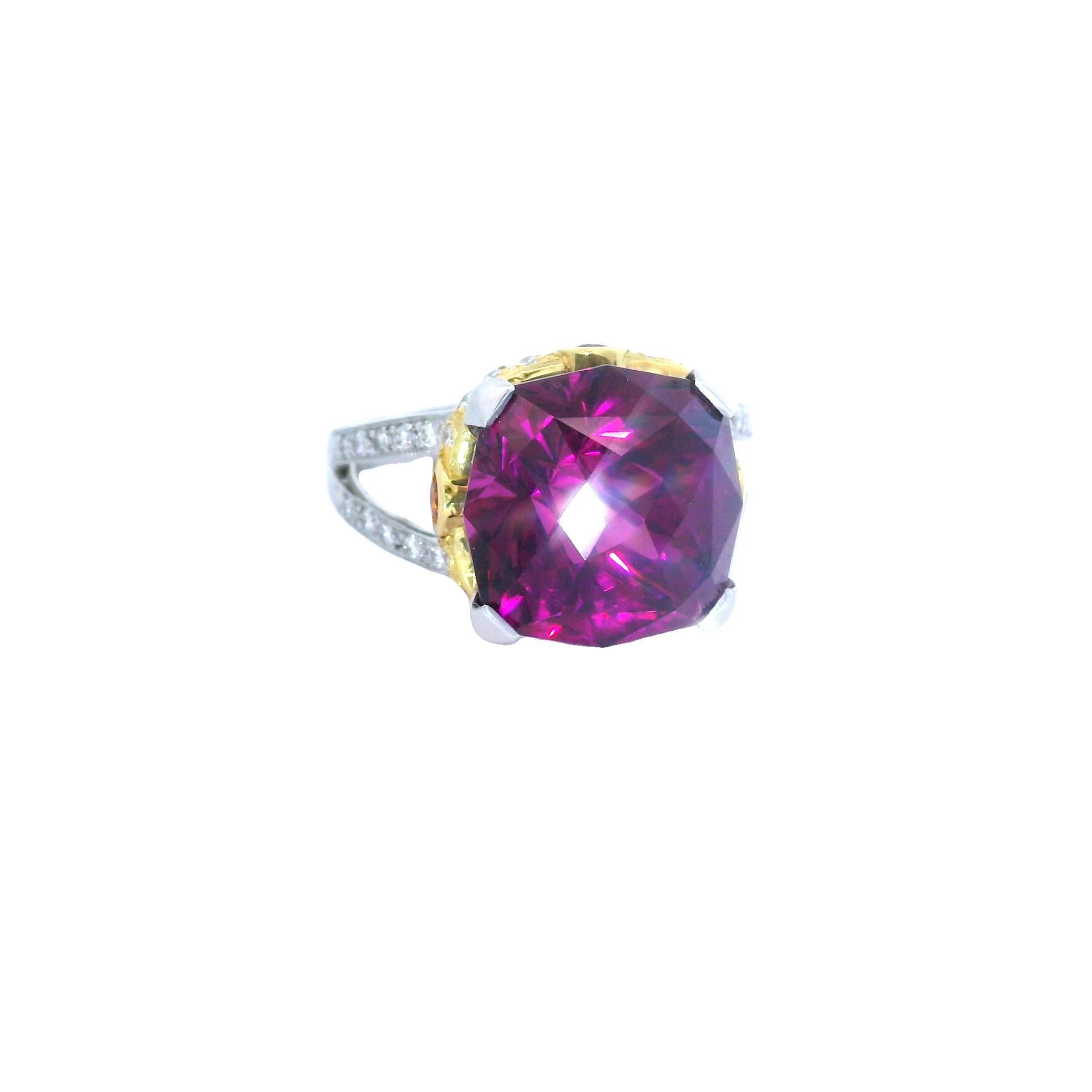 Contemporary 14.18 Carat Gem Rhodolite Garnet Diamond Platinum & 18k Yellow Gold Ring For Sale
