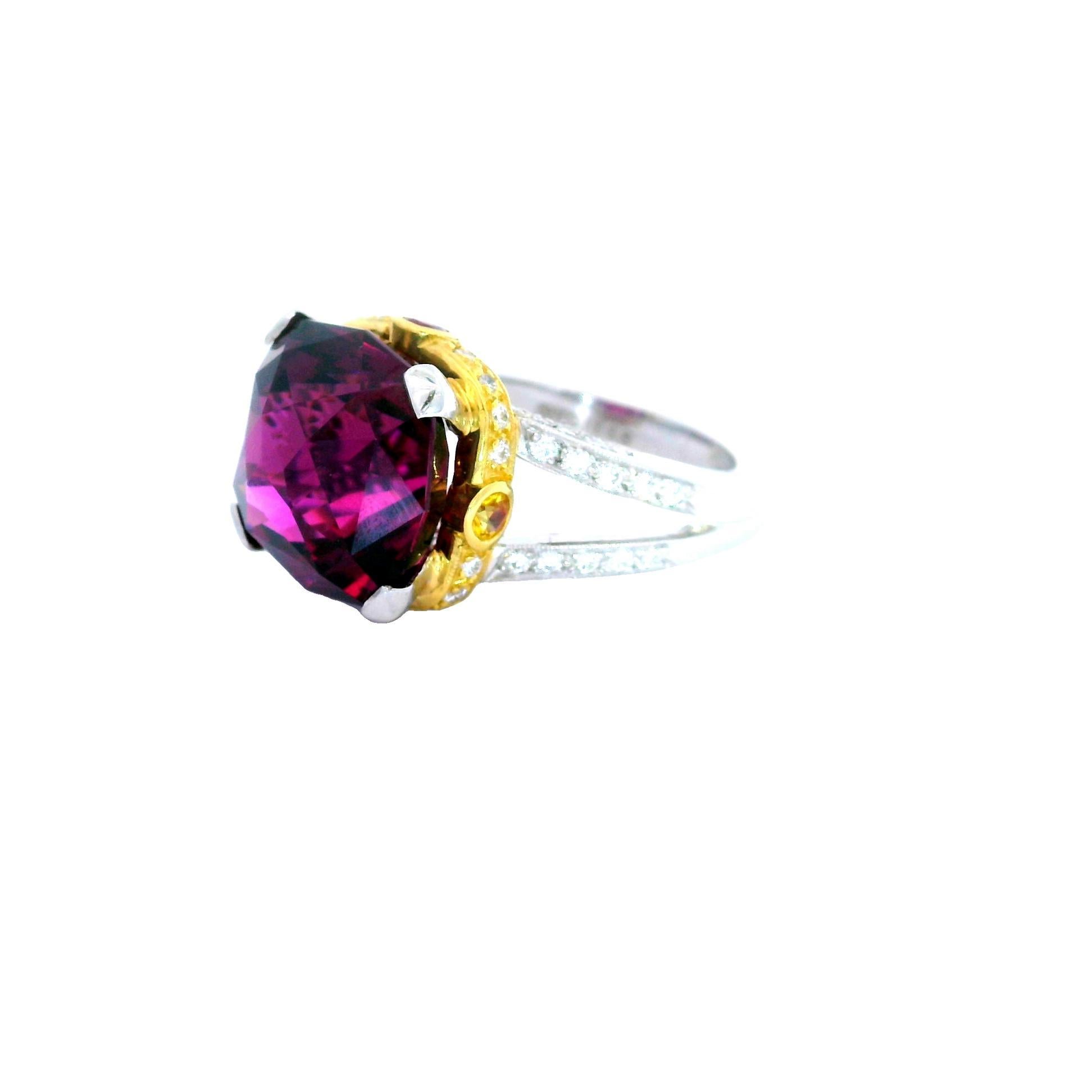 14.18 Carat Gem Rhodolite Garnet Diamond Platinum & 18k Yellow Gold Ring In Excellent Condition For Sale In Beverly Hills, CA