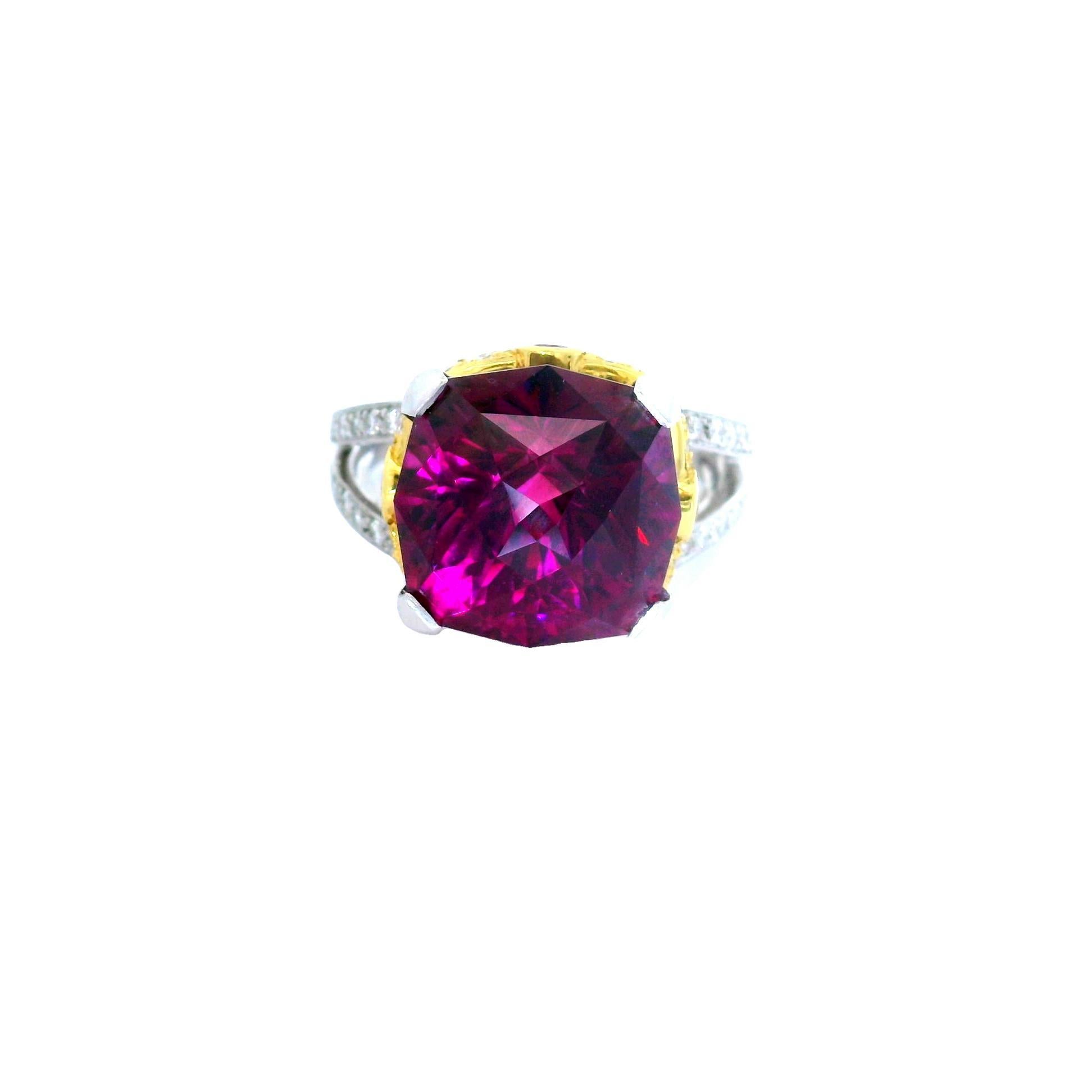 Anillo de oro amarillo de 18 quilates y platino con diamantes y granate rodolita gema de 14,18 quilates