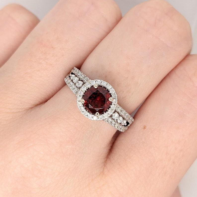 Women's 1.41ct Garnet Ring w Diamond Halo in Solid 14k Yellow Gold Round Cut 6.5mm For Sale