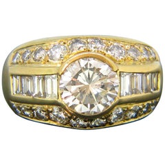 1.41 Carat Round and Baguette Diamond Yellow Gold Engagement Solitaire Ring