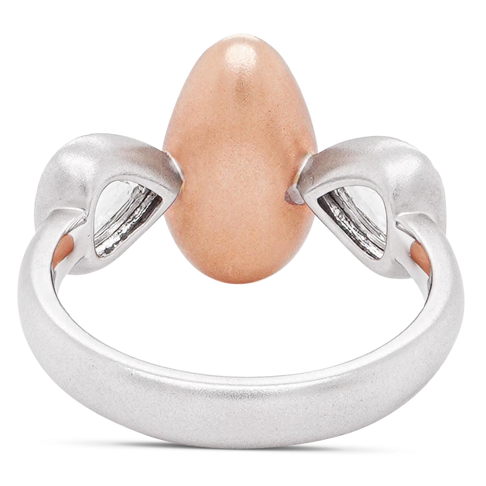 Art Nouveau 1.42 Carat Caribbean Conch Pearl & 0.60 Carat White Diamond 18K Solitaire Ring For Sale