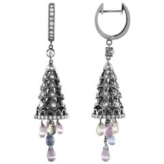 Boucles d'oreilles en or avec saphirs pendants et briolettes de 1,42 carat