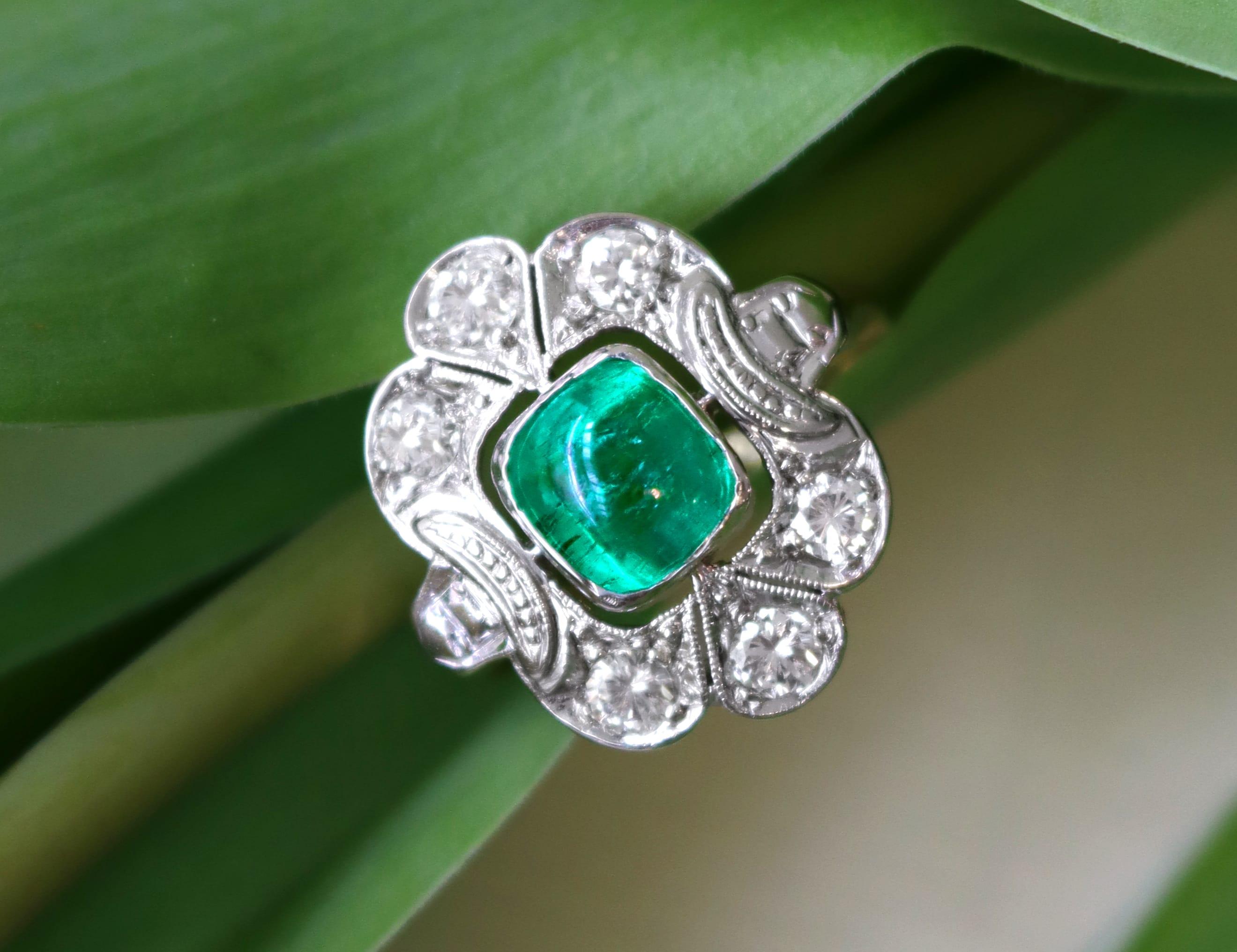 1.42 Carat Emerald 0.85 Carat Diamond 18k Yellow Gold Dress Ring Circa 1930 In Excellent Condition For Sale In Jesmond, Newcastle Upon Tyne