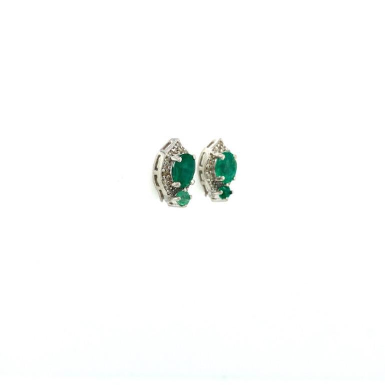 1,42 Karat Smaragd-Diamant-Ohrstecker für sie in 925 Silber  (Moderne) im Angebot