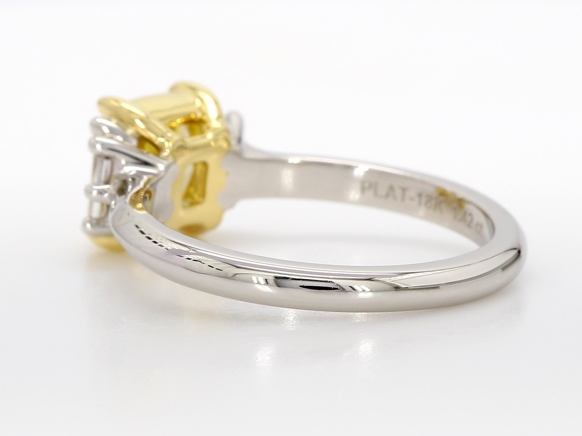 Bague de fiançailles à trois pierres avec diamant jaune fantaisie de 1,42 carat, GIA, IF, platine. en vente 1