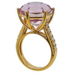 14.2 Carat Kunzite Round Diamond Yellow Gold Ring