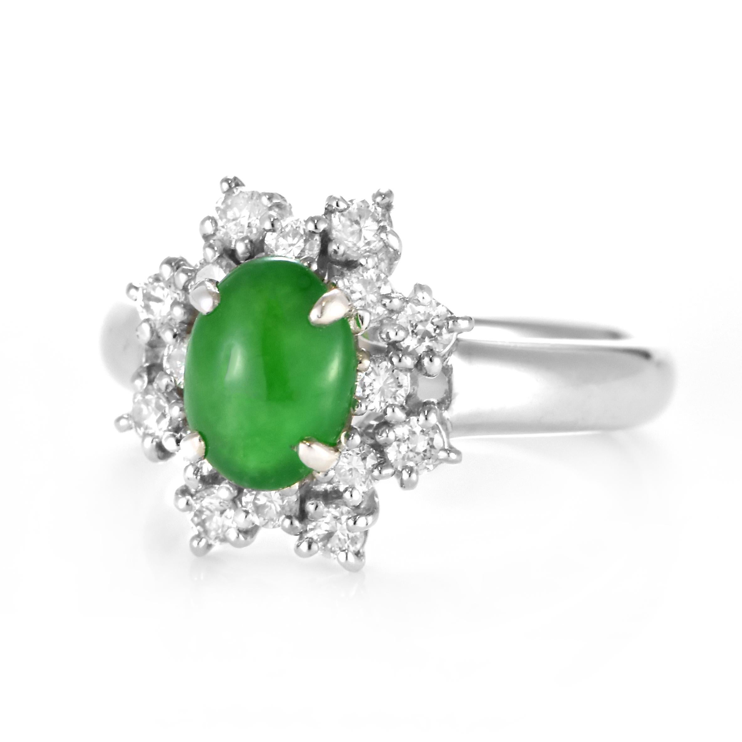 1.42 Carat Natural Type A Jade and Diamond Ring Made in Platinum In New Condition For Sale In Tokyo, JP