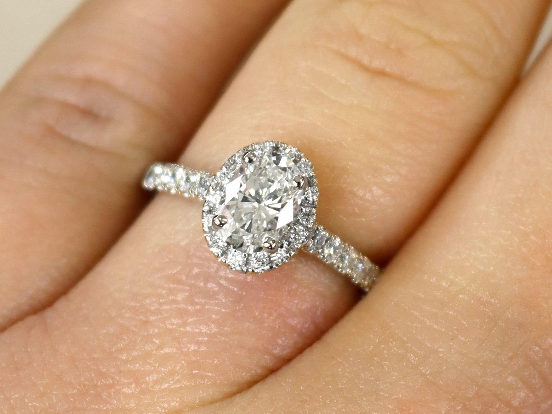 1.42 Carat Oval Cut Diamond and White Gold Engagement Ring For Sale 1