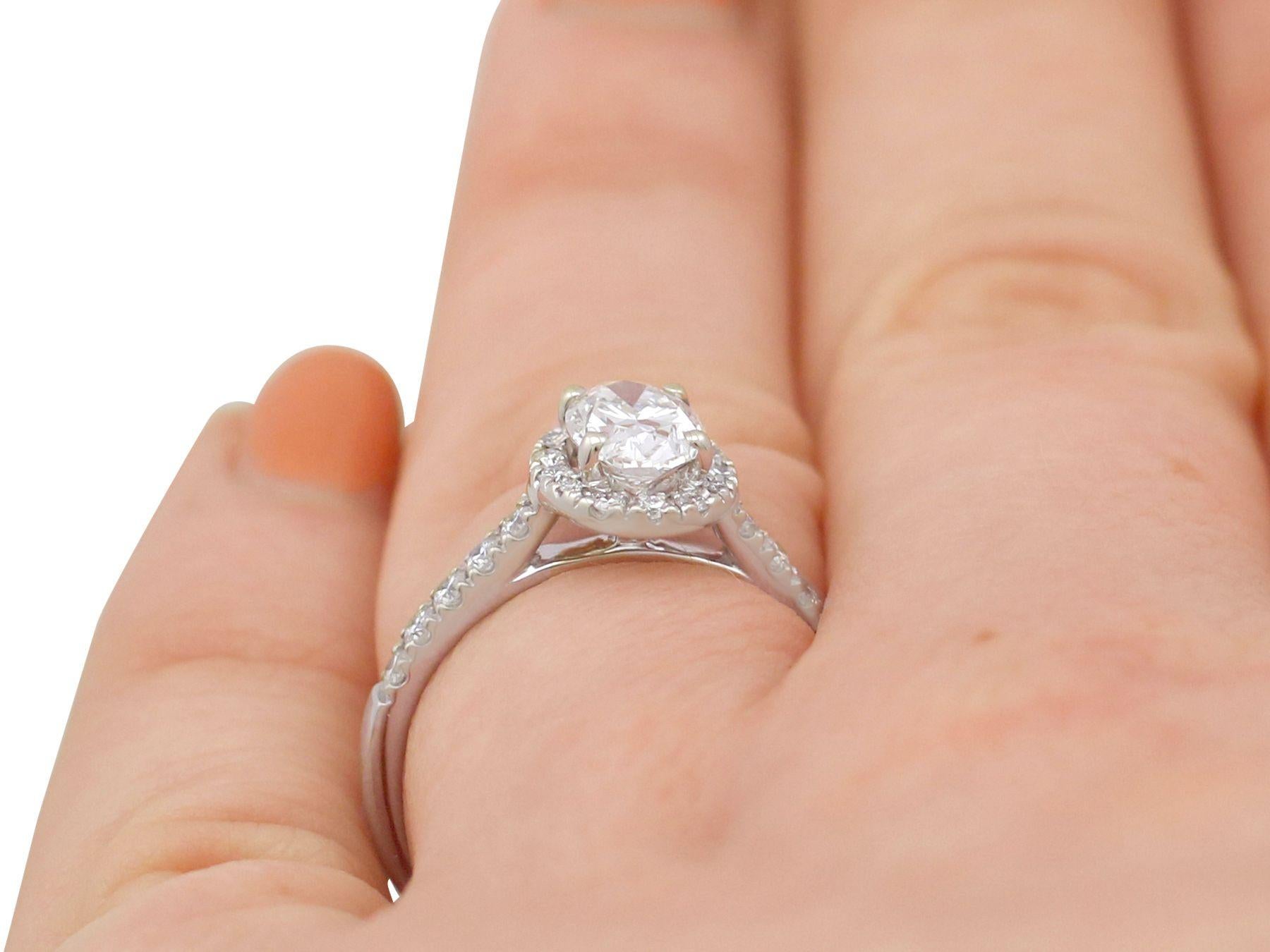 Verlobungsring aus Weißgold mit 1,42 Karat Diamant im Ovalschliff im Angebot 2