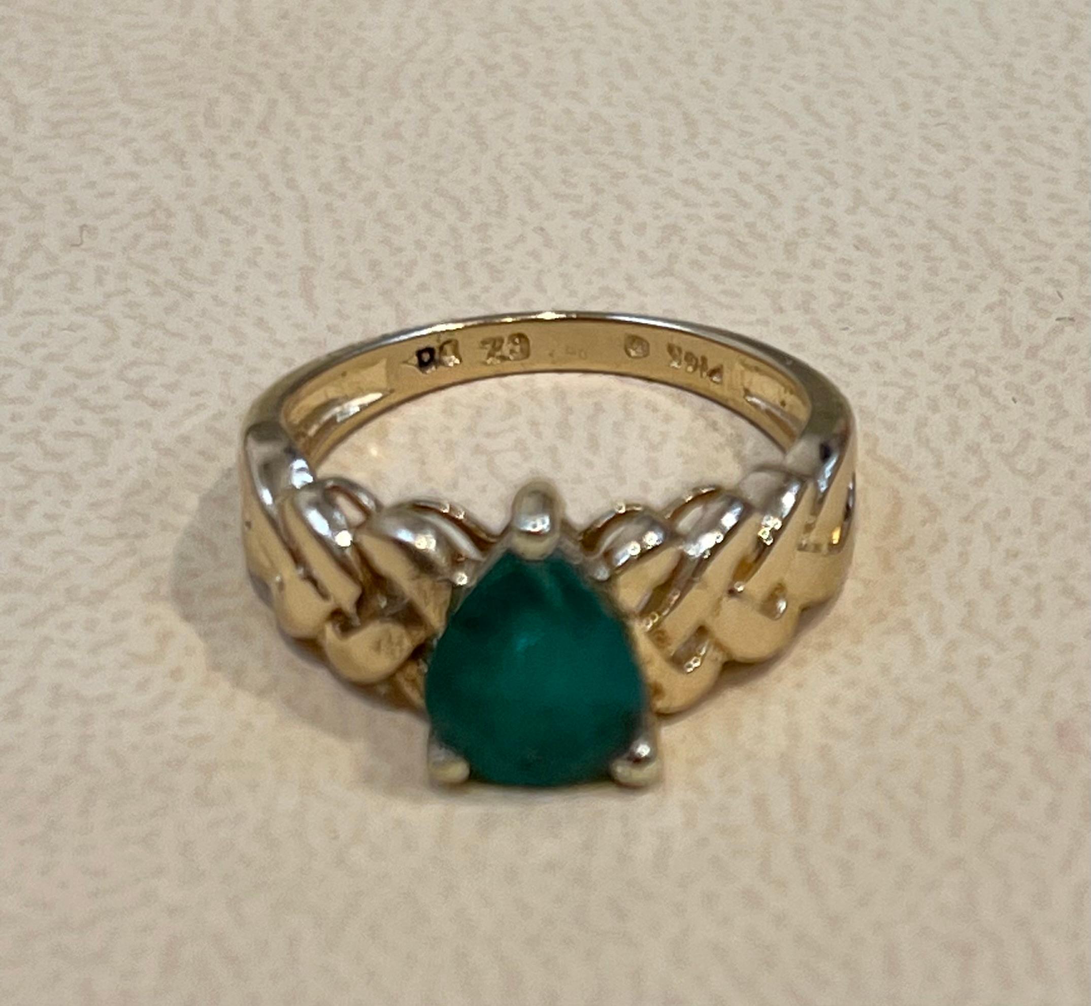 Women's 1.42 Carat Pear Cut Natural Emerald Ring 14 Karat Yellow Gold For Sale