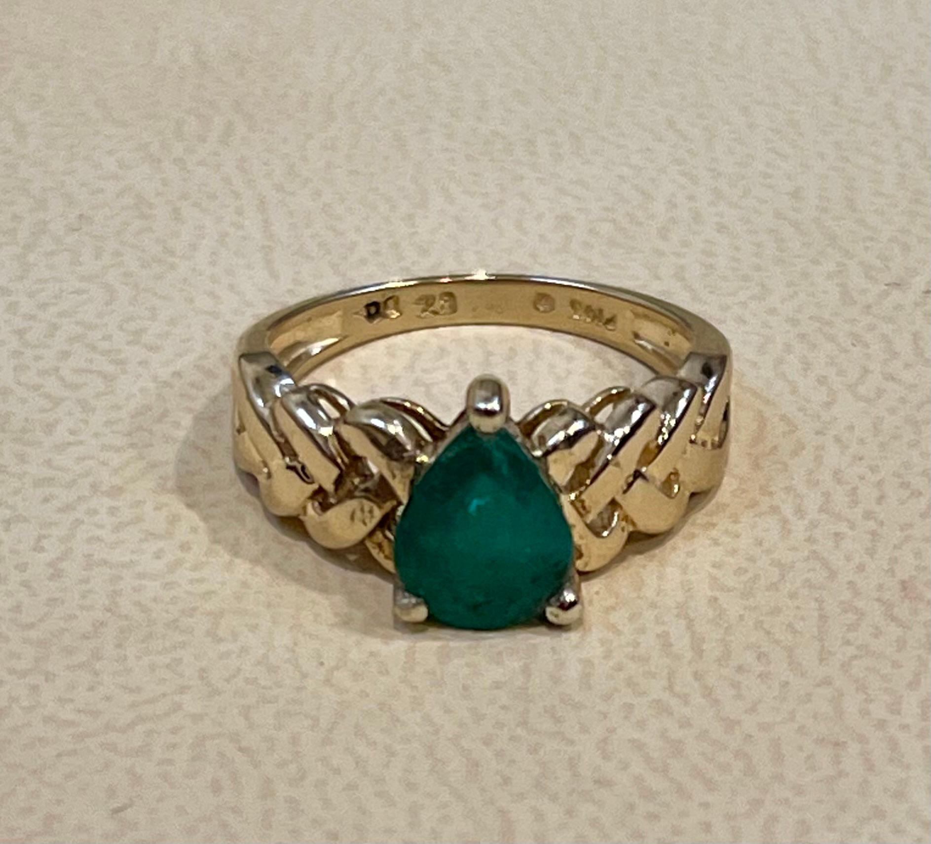 1.42 Carat Pear Cut Natural Emerald Ring 14 Karat Yellow Gold For Sale 1