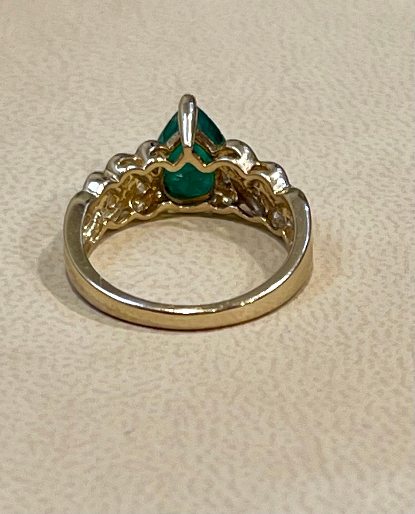 1.42 Carat Pear Cut Natural Emerald Ring 14 Karat Yellow Gold For Sale 2