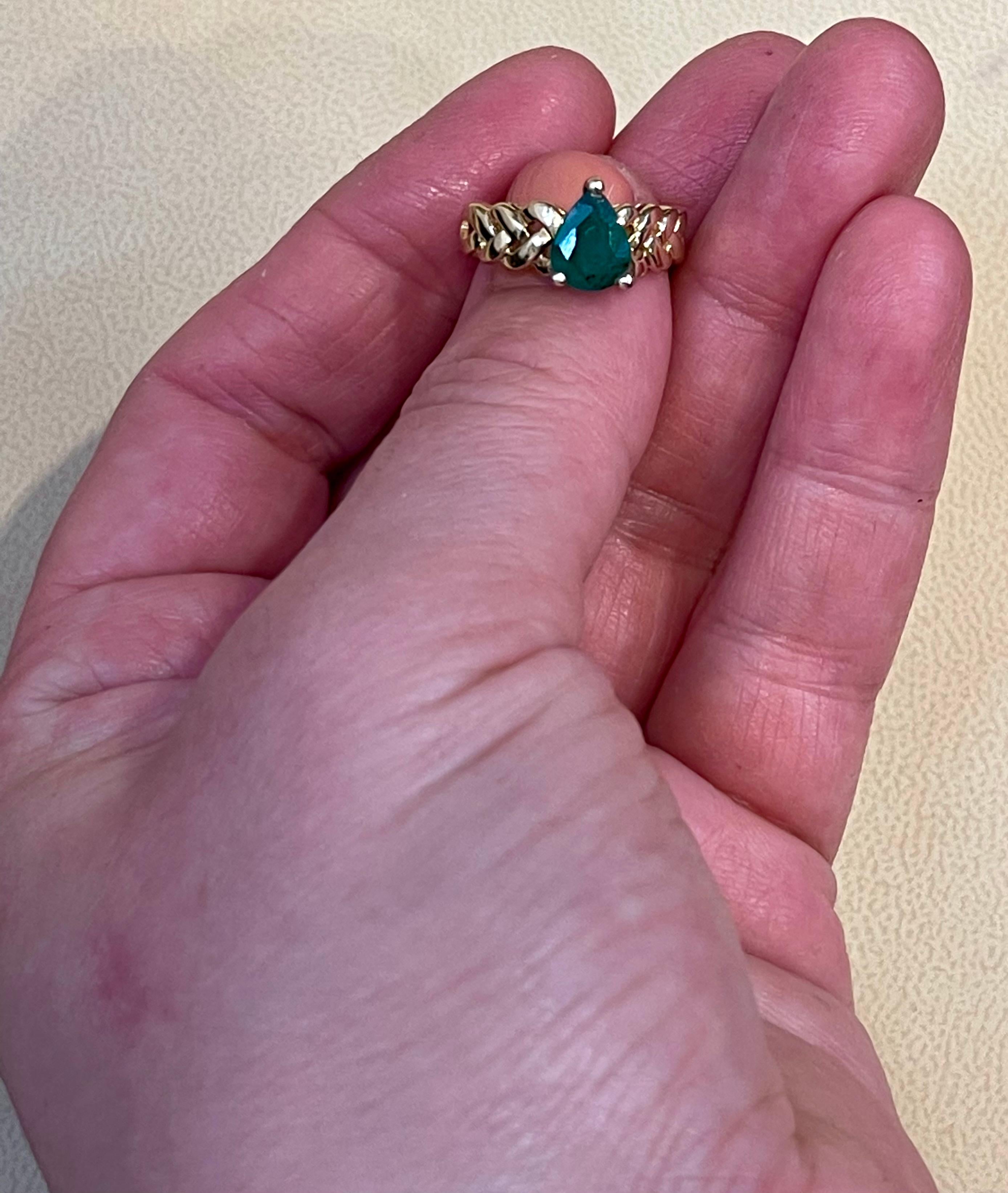 1.42 Carat Pear Cut Natural Emerald Ring 14 Karat Yellow Gold For Sale 3