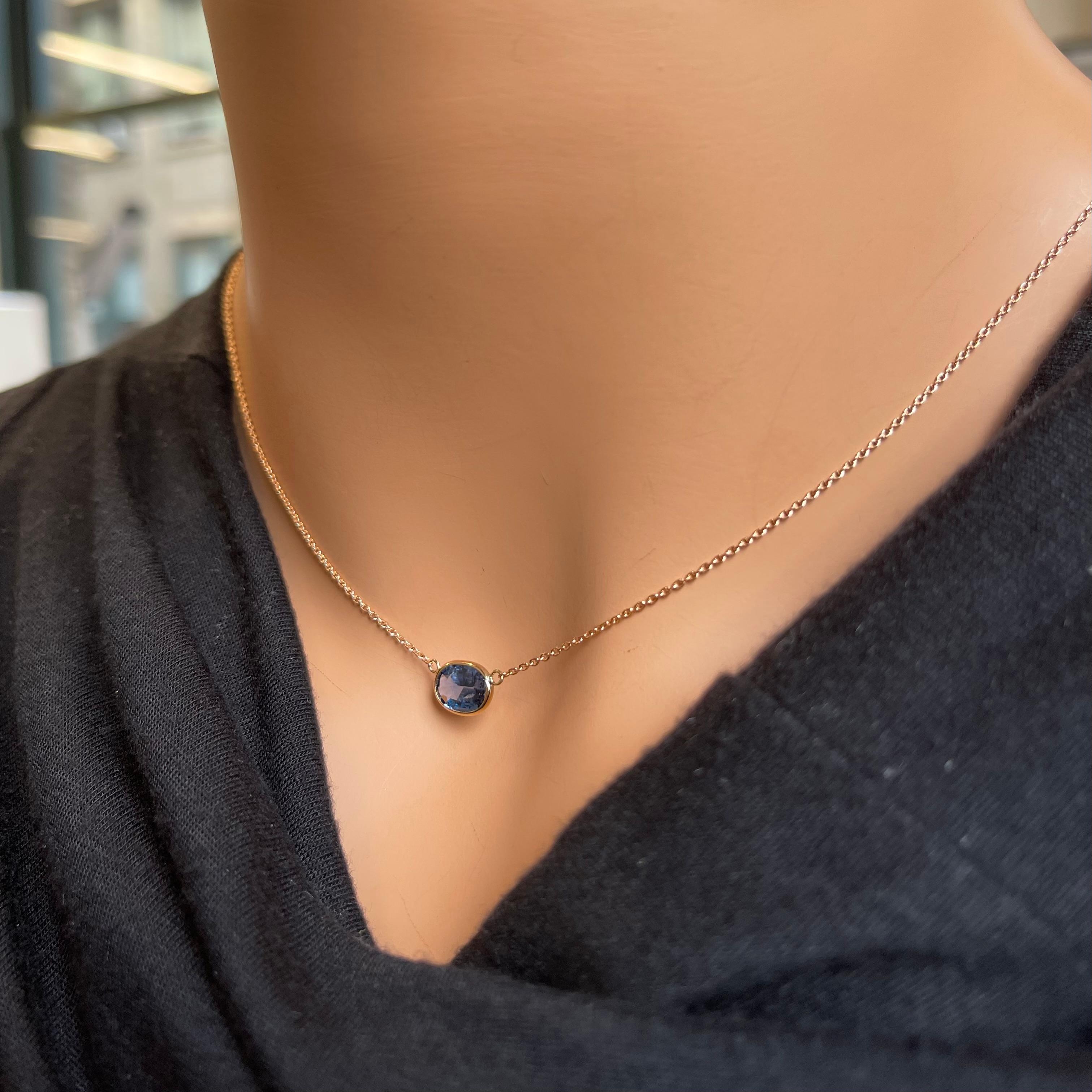 Contemporary 1.42 Carat Weight Blue Sapphire Oval Cut Solitaire Necklace in 14k Rose Gold  For Sale