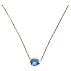 Collier solitaire en or rose 14 carats avec saphir bleu taille ovale de 1,42 carat 