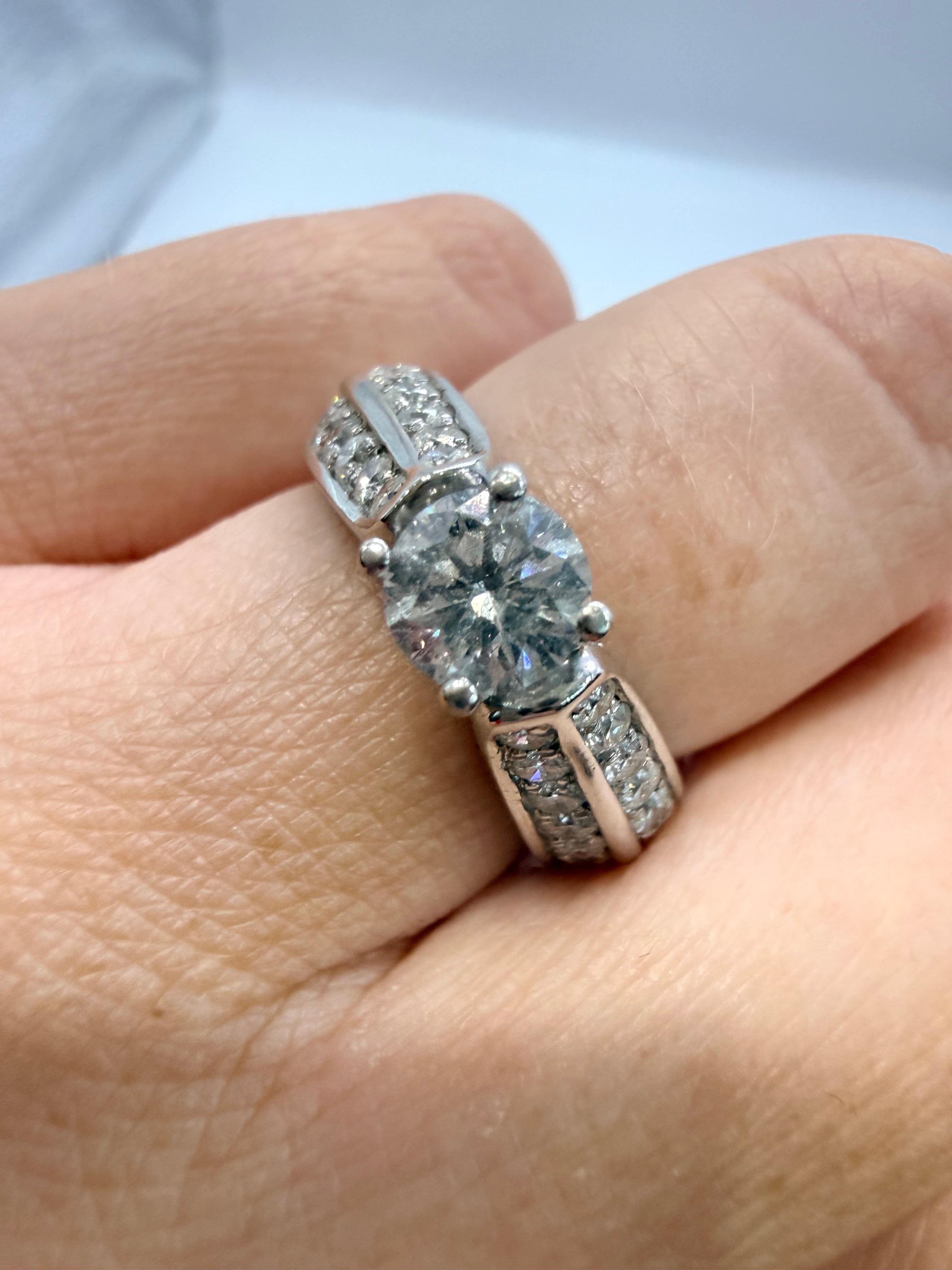 Bague de fiançailles 1,42 carats or 14KT beauté classique en vente 5