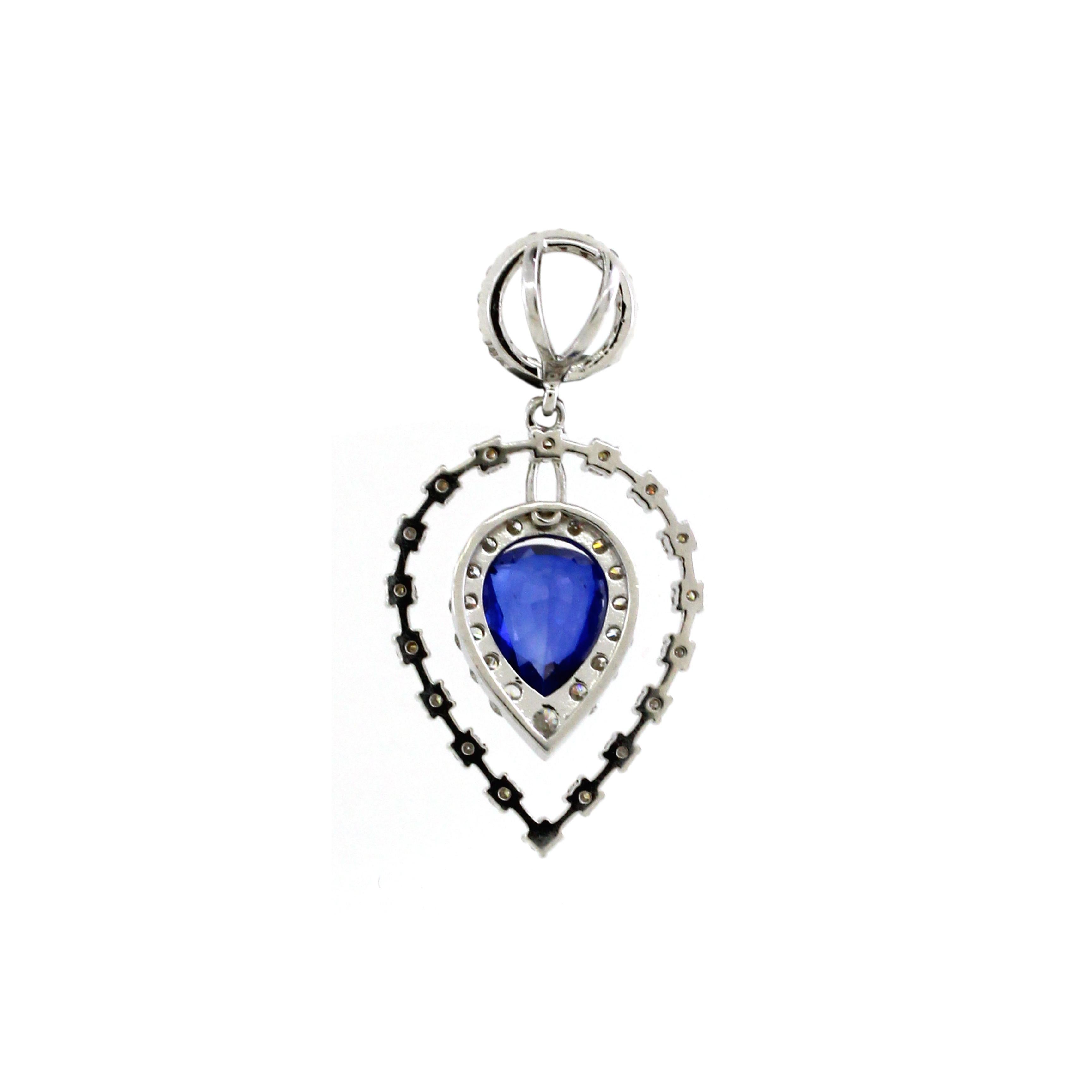 Modern 1.42 carats of Sapphire Pendant  For Sale