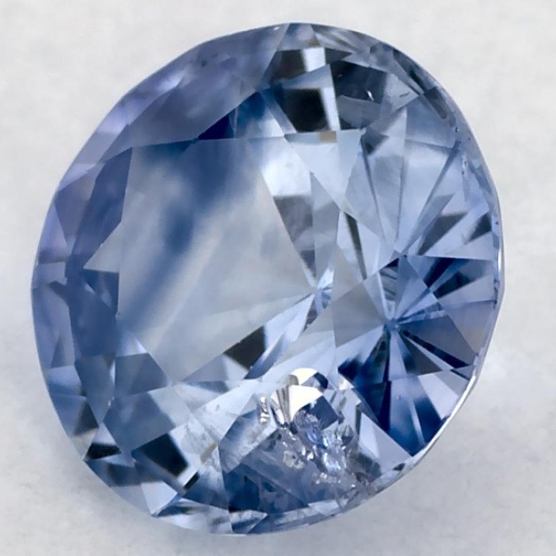 Dieser natürliche blaue Saphir bietet Eleganz und Raffinesse. Mit seiner satten Farbsättigung und seinem präzisen Schliff ist er das perfekte Herzstück für einen Verlobungsring oder ein luxuriöses Schmuckdesign.

Dieser Saphir stammt aus Sri Lanka