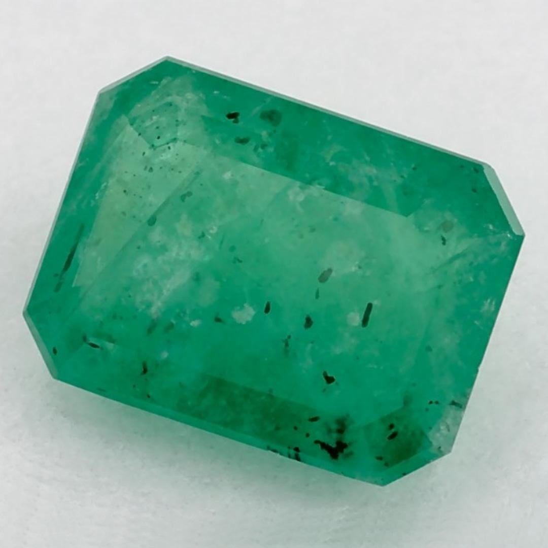 Con un vibrante tono verde, la piedra de nacimiento de mayo es un símbolo del renovado crecimiento primaveral. 

Explora la vibrante colección de esmeraldas, rubíes y zafiros de nuestra tienda, disponibles como gemas sueltas y combinadas con nuestra