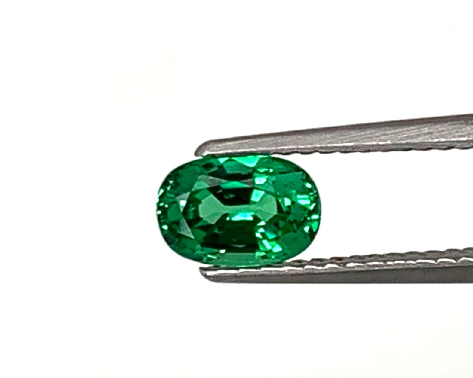 Bague ou pendentif à trois pierres non sertis en grenat tsavorite ovale de 1,42 carat en vente 1
