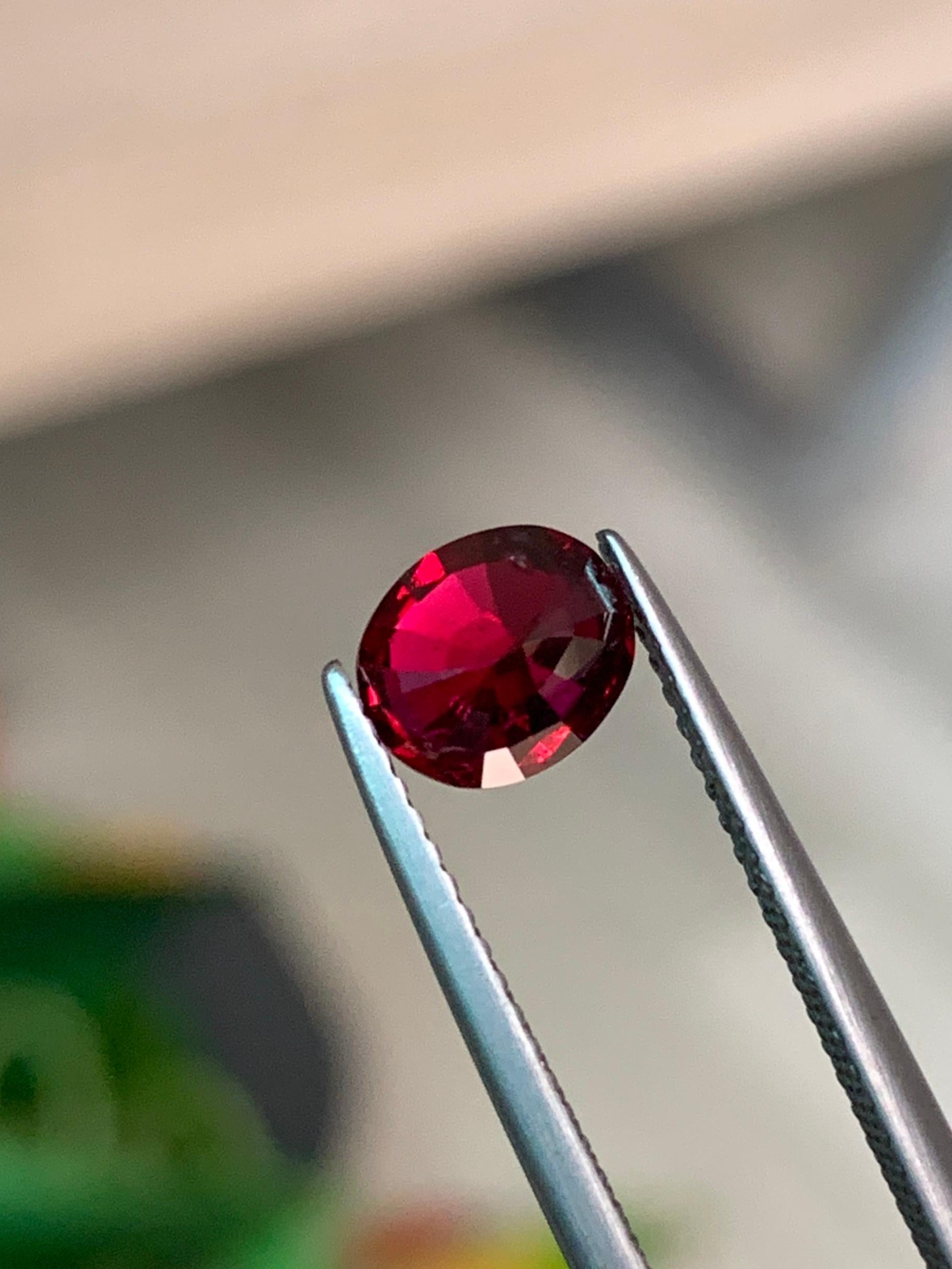 1,42 Karat AIGS zertifizierter Taubenblut Rubin Mosambik AAA Grad AAA Grad für Damen oder Herren im Angebot