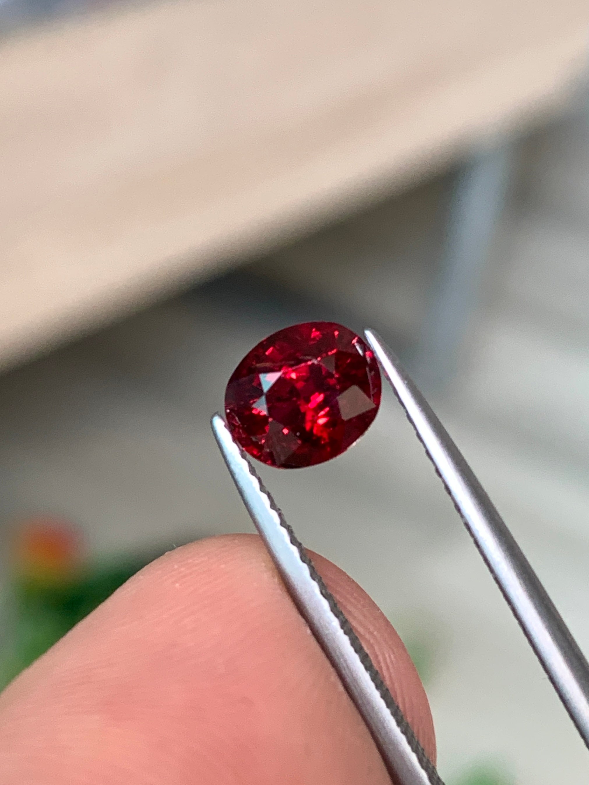 1,42 Karat AIGS zertifizierter Taubenblut Rubin Mosambik AAA Grad AAA Grad im Angebot