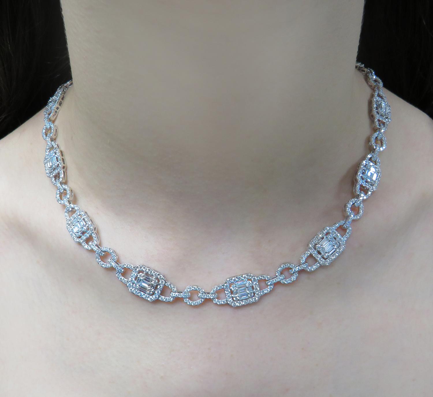 14.20 Carat Diamond Cluster Necklace In Excellent Condition In Miami, FL