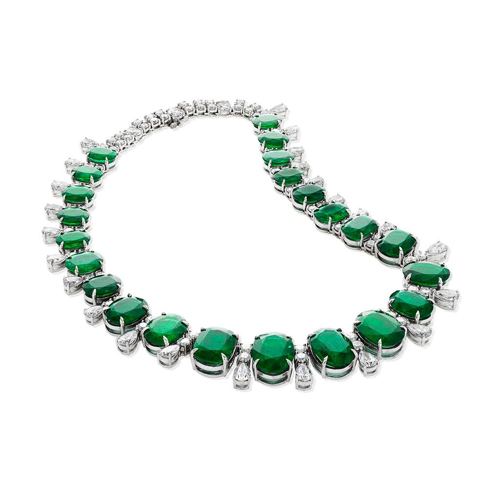 Modern 142.06ct Oval & Cushion Cut Emerald & Pear Shape Diamond Necklace For Sale
