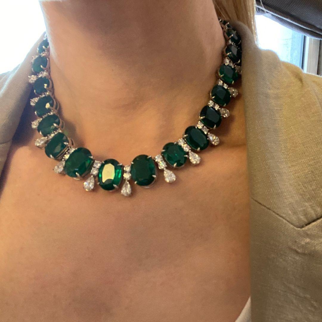 142.06ct Oval & Cushion Cut Emerald & Pear Shape Diamond Necklace In New Condition For Sale In New York, NY
