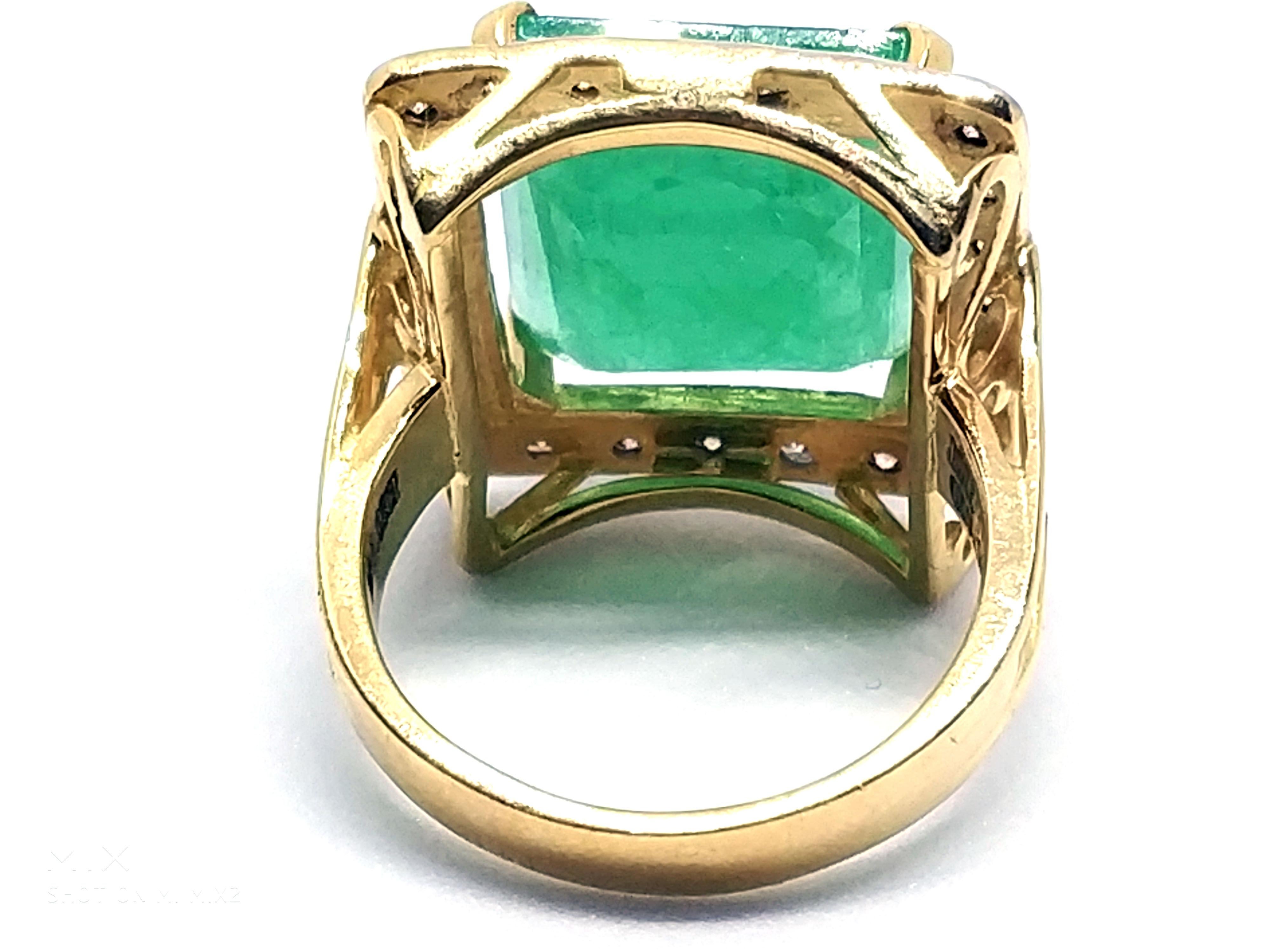 Art Deco 14.21 Carat Emerald and Diamond Ring, circa 1940