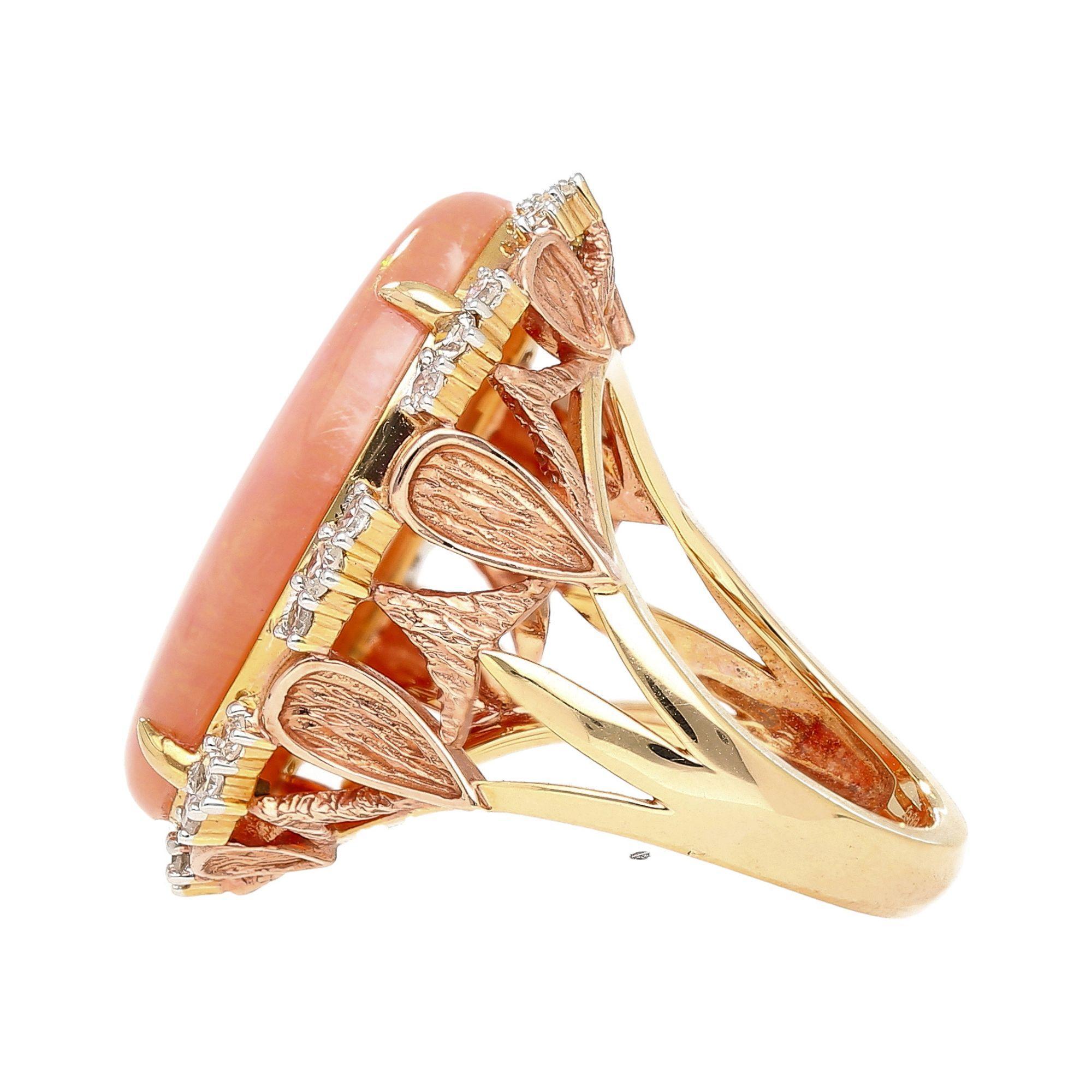 14.24 Carat Pink Opal & Diamond 18K Gold Floral Cocktail Ring Cabujón en venta