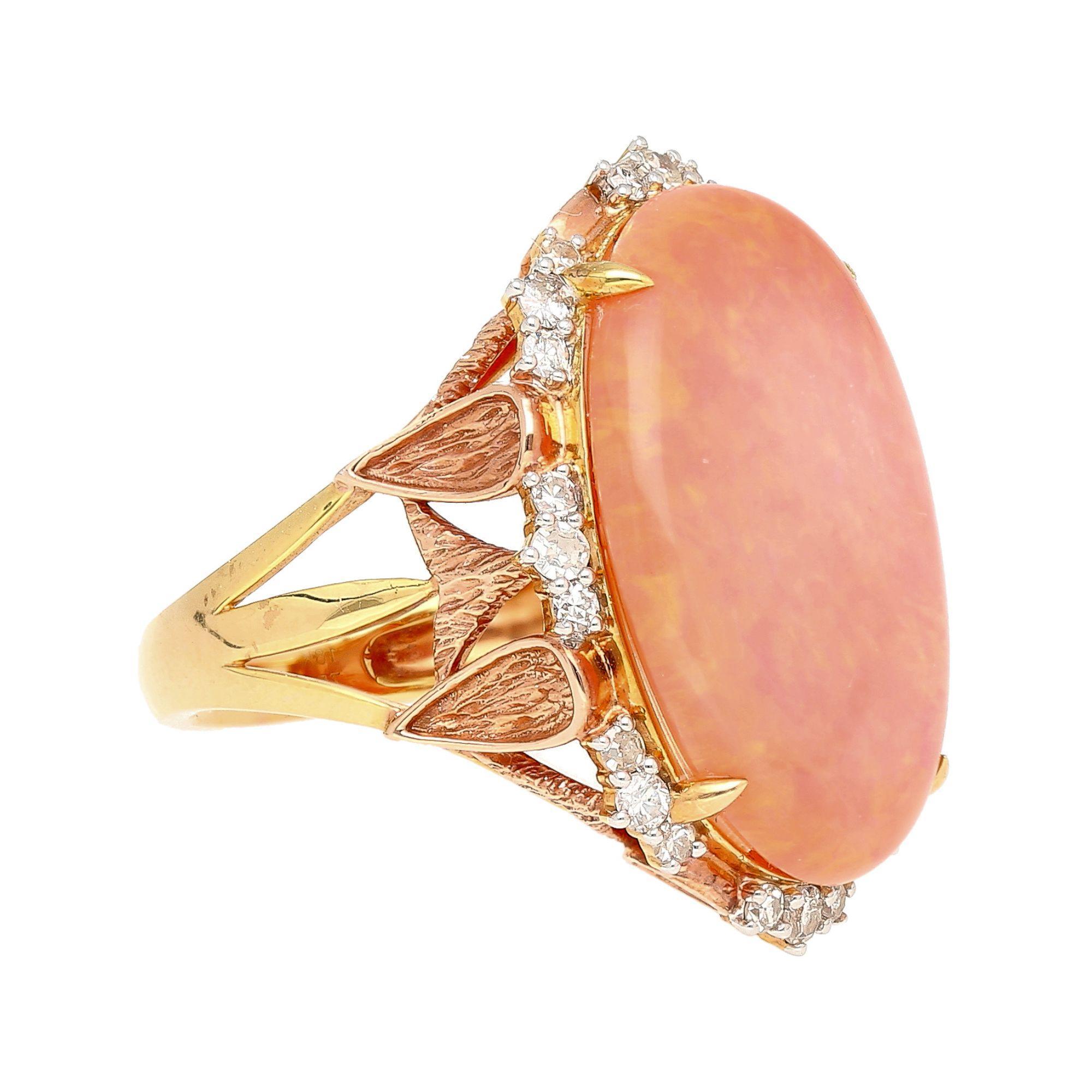 14.24 Carat Pink Opal & Diamond 18K Gold Floral Cocktail Ring en venta 1