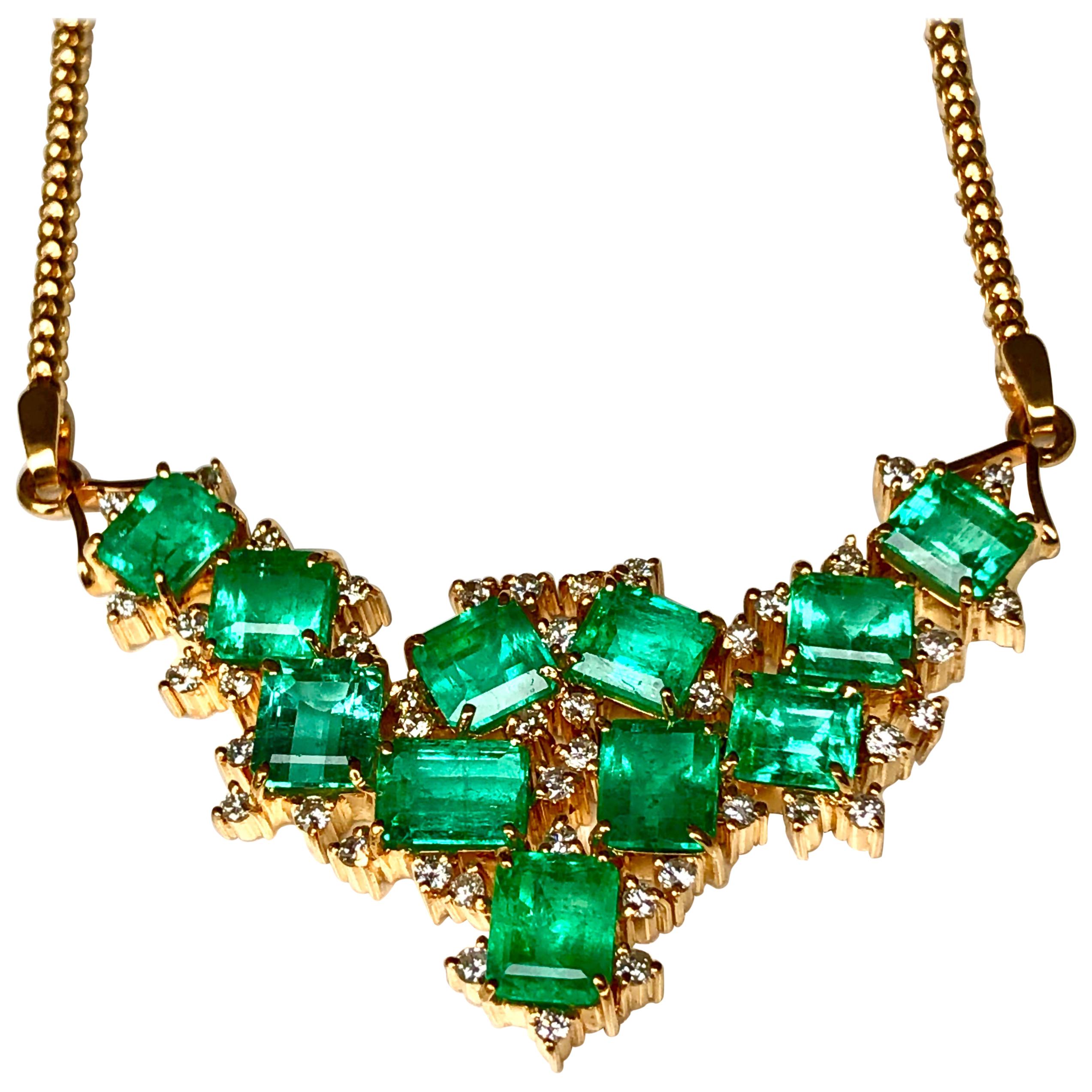 14.25 Carat Cluster Colombian Natural Emerald Diamond Necklace 18 Karat