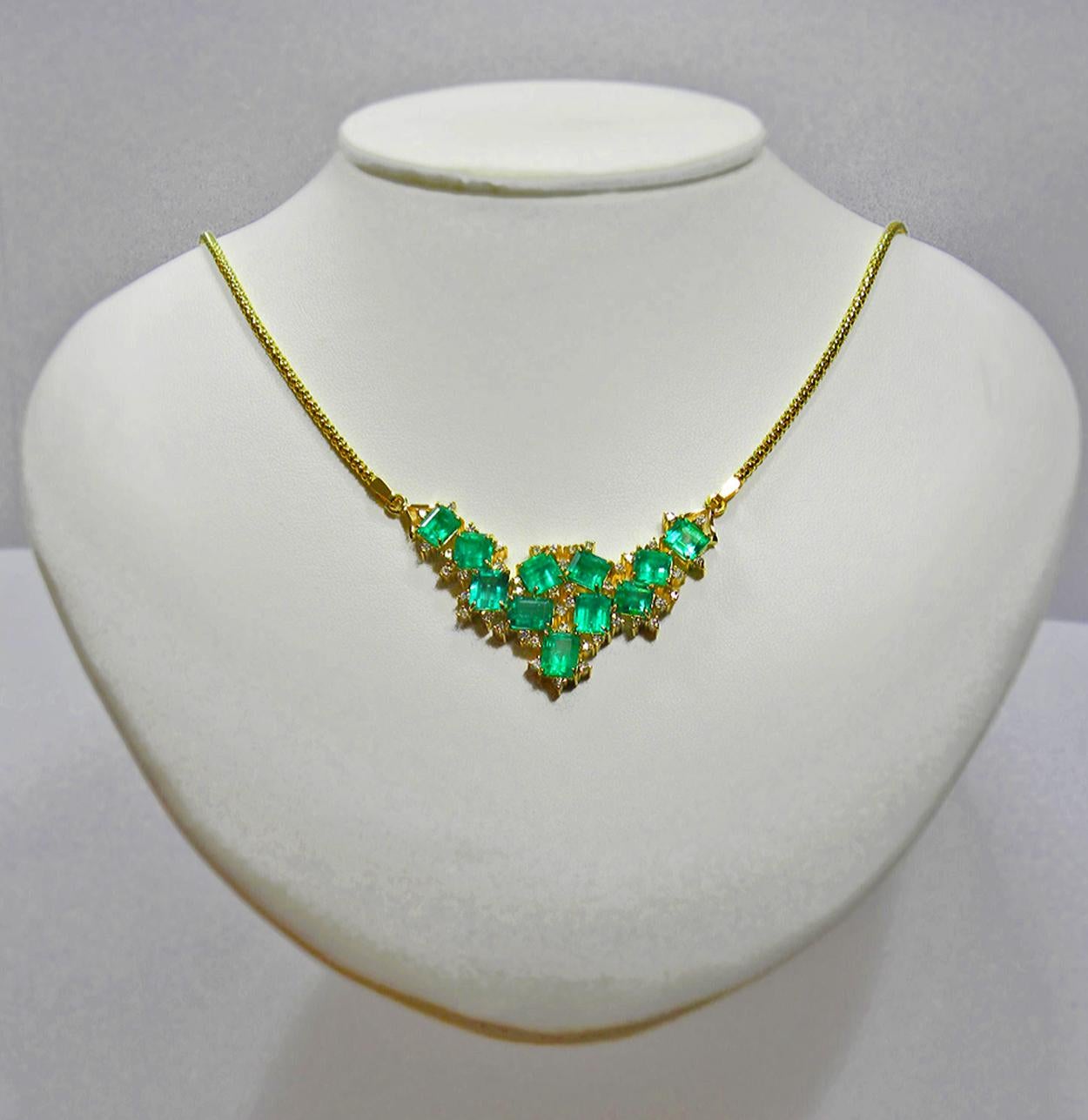 14.25 Carat Cluster Colombian Natural Emerald Diamond Necklace 18 Karat 1