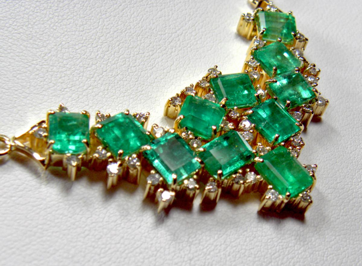 14.25 Carat Cluster Colombian Natural Emerald Diamond Necklace 18 Karat 2