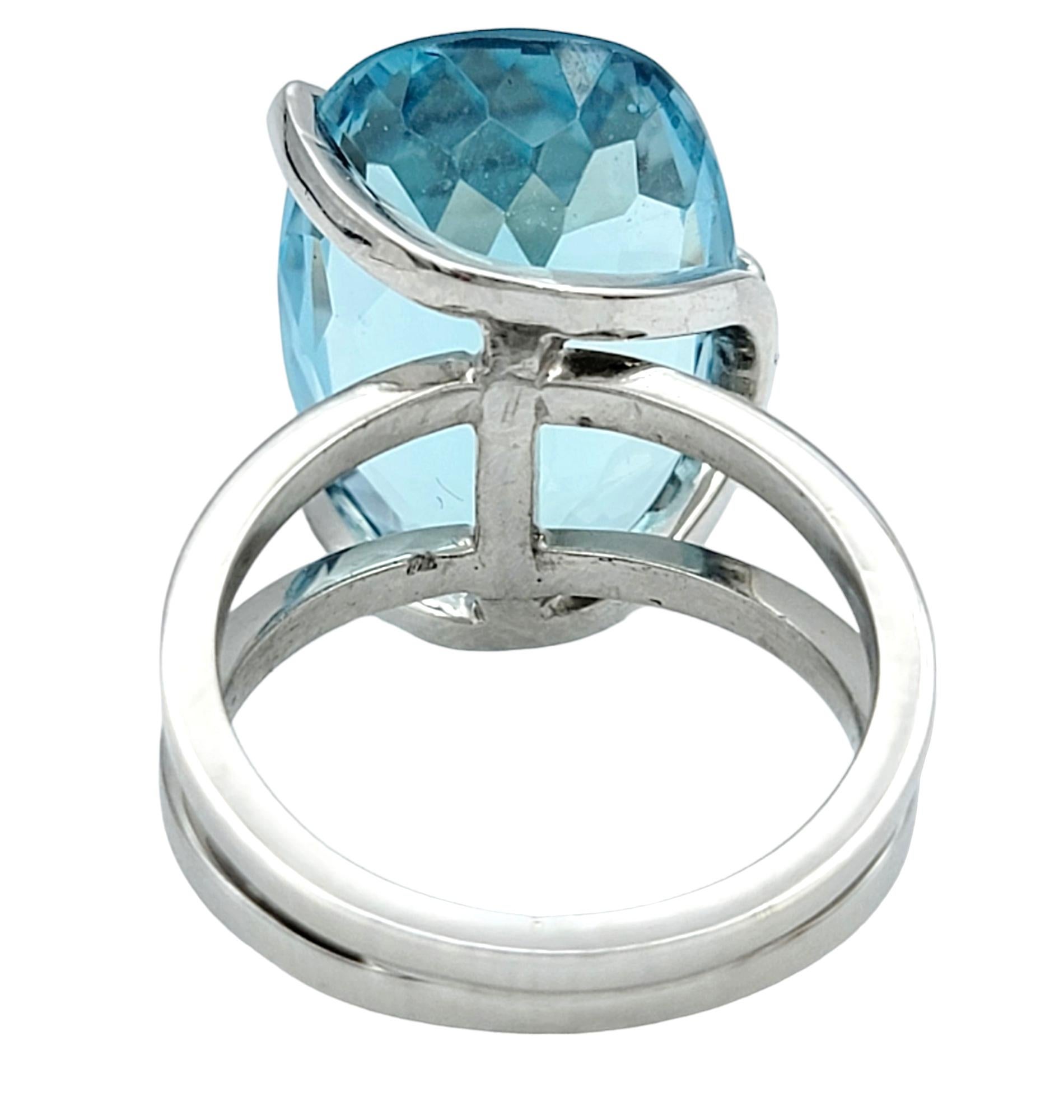 14.25 Carat Cushion Cut Aquamarine Split Shank Cocktail Ring in 18 Karat Gold For Sale 1