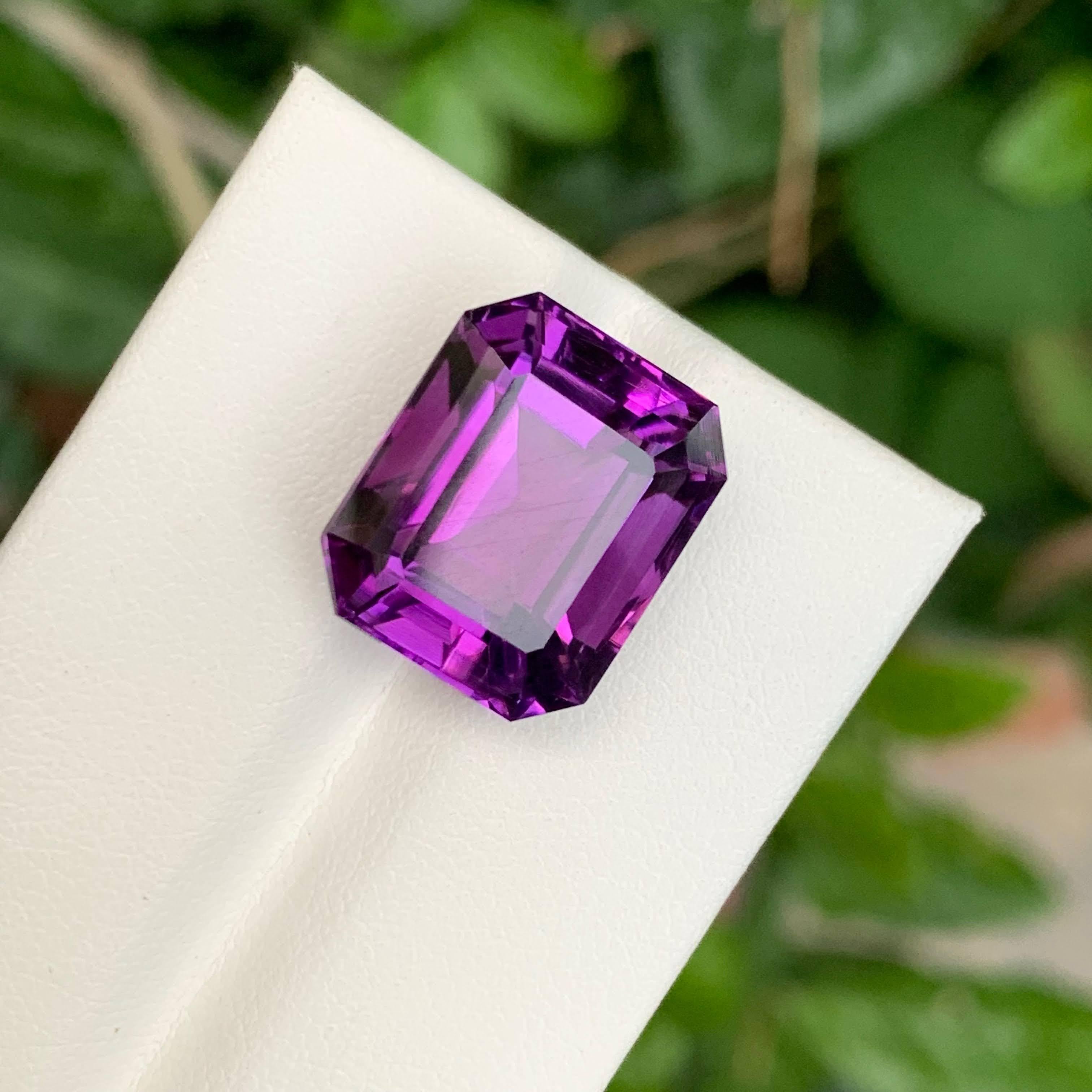 14.25 Carat Natural Loose Majestic Purple Amethyst Emerald Cut Brazilian Gem For Sale 6