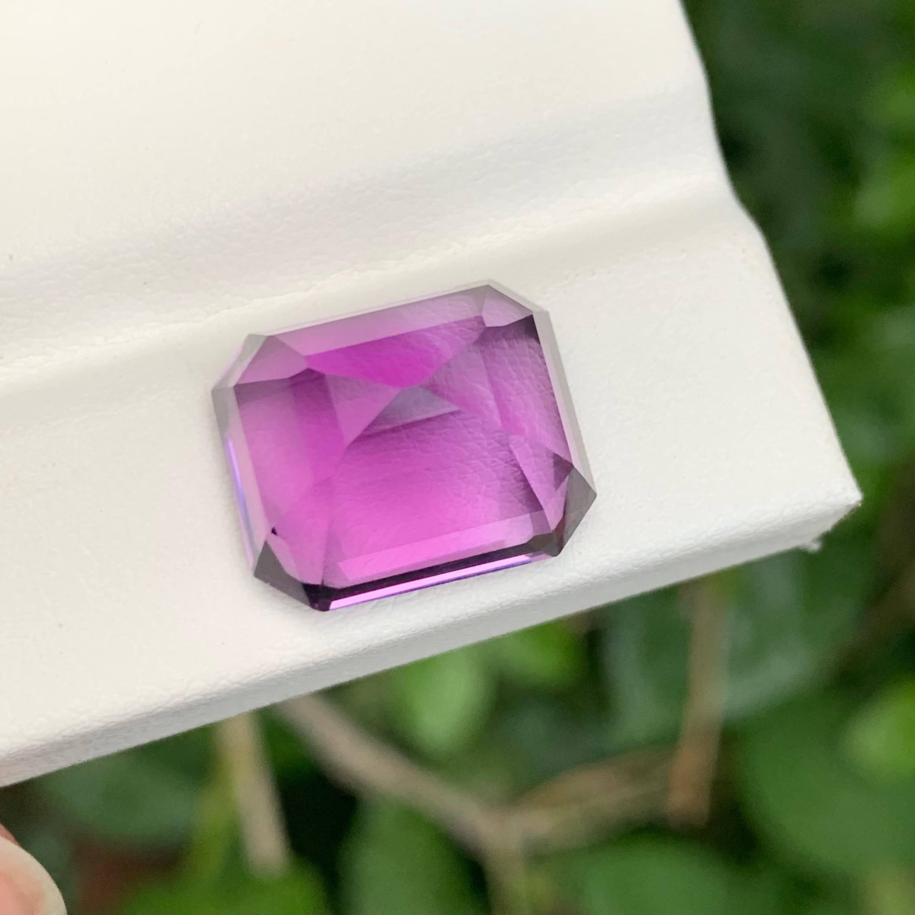 14.25 Carat Natural Loose Majestic Purple Amethyst Emerald Cut Brazilian Gem In New Condition For Sale In Bangkok, TH