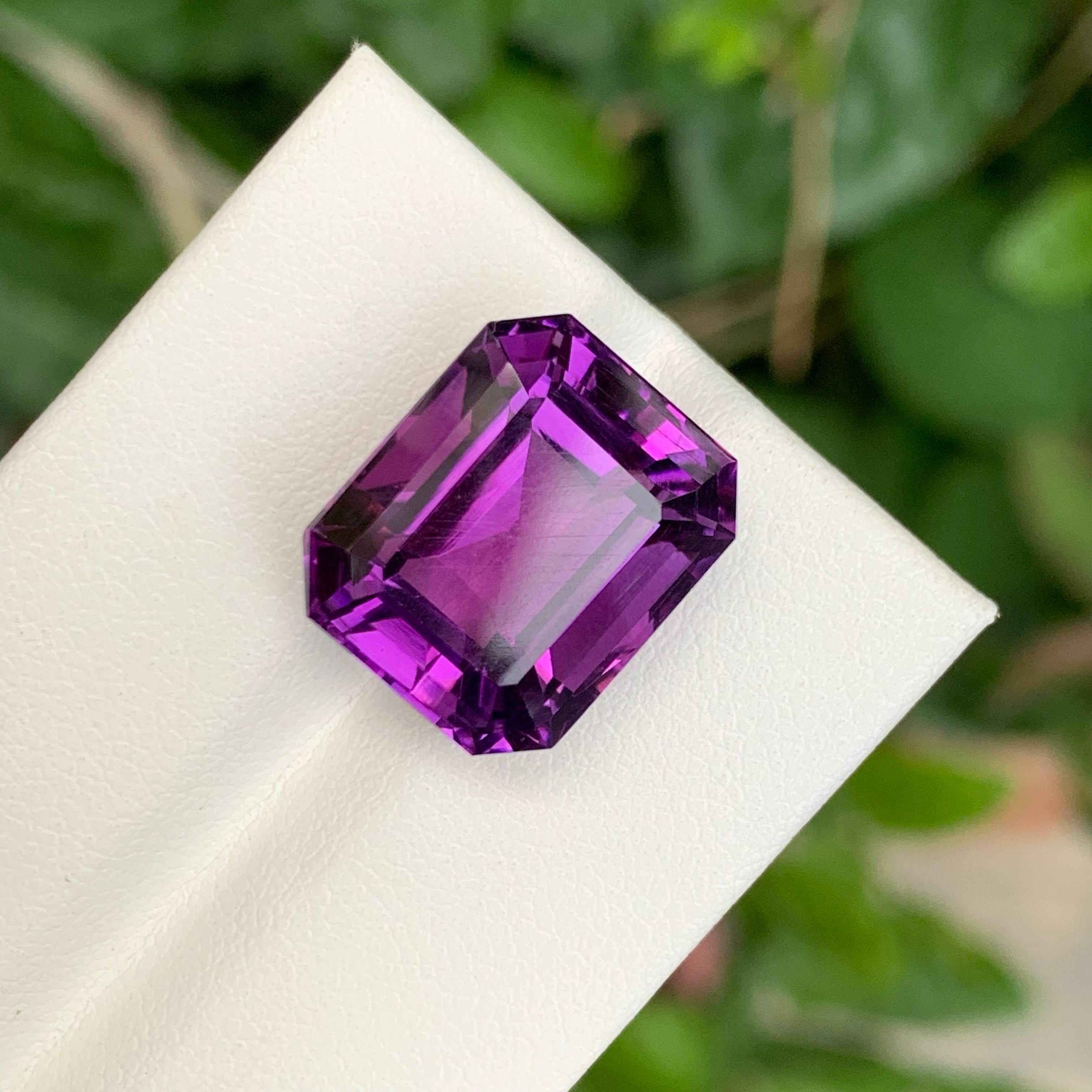 14.25 Carat Natural Loose Majestic Purple Amethyst Emerald Cut Brazilian Gem For Sale 2