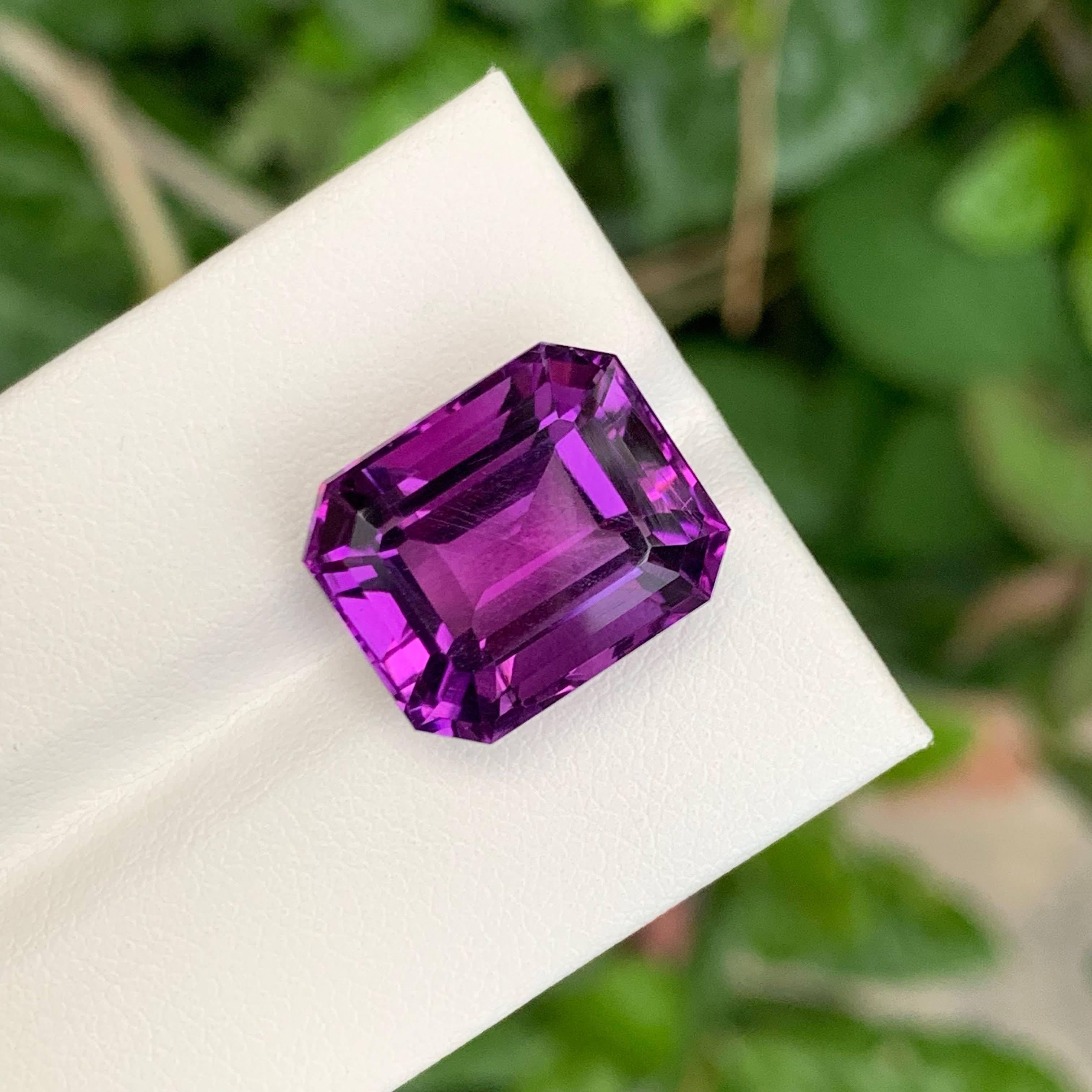 14.25 Carat Natural Loose Majestic Purple Amethyst Emerald Cut Brazilian Gem For Sale 3