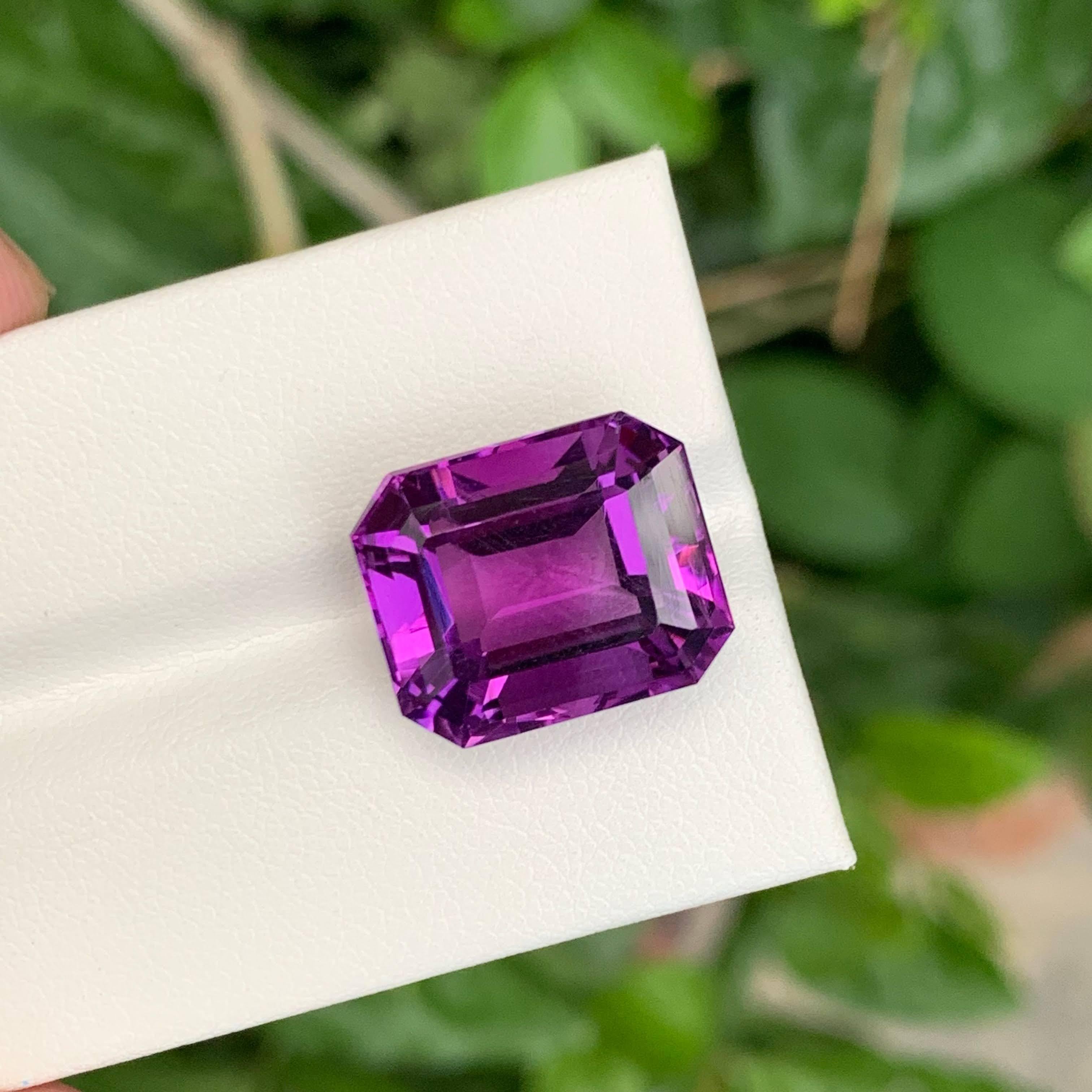 14.25 Carat Natural Loose Majestic Purple Amethyst Emerald Cut Brazilian Gem For Sale 4
