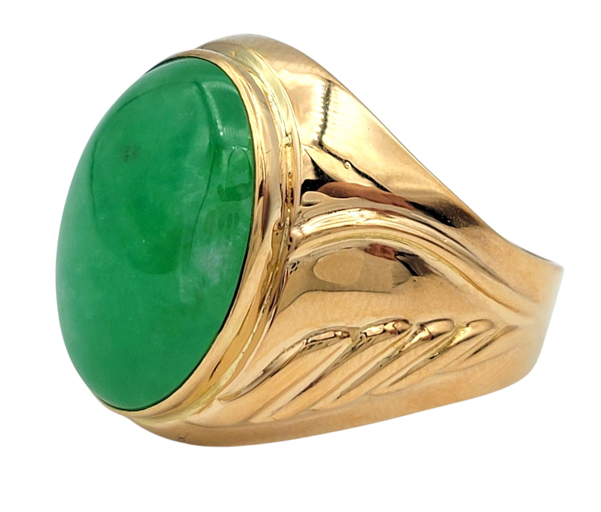 14.25 Carat Oval Cabochon Green Jade Cocktail Ring in 20 Karat Yellow Gold For Sale 1
