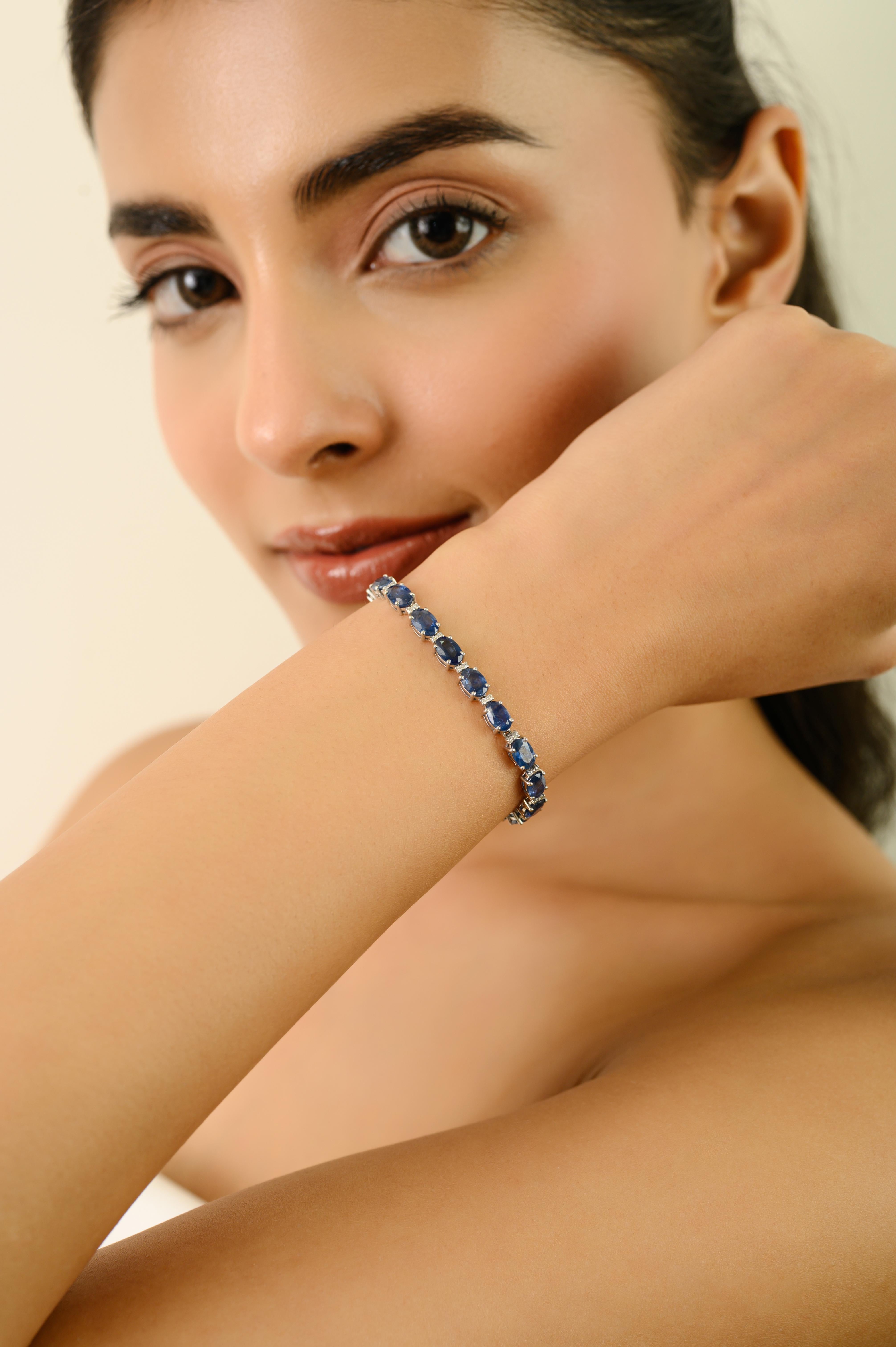 Zafiro Azul Ovalado Natural de 14,25 qt y Pulsera de Tenis de Diamantes en Oro Blanco de 14 quilates Corte oval en venta