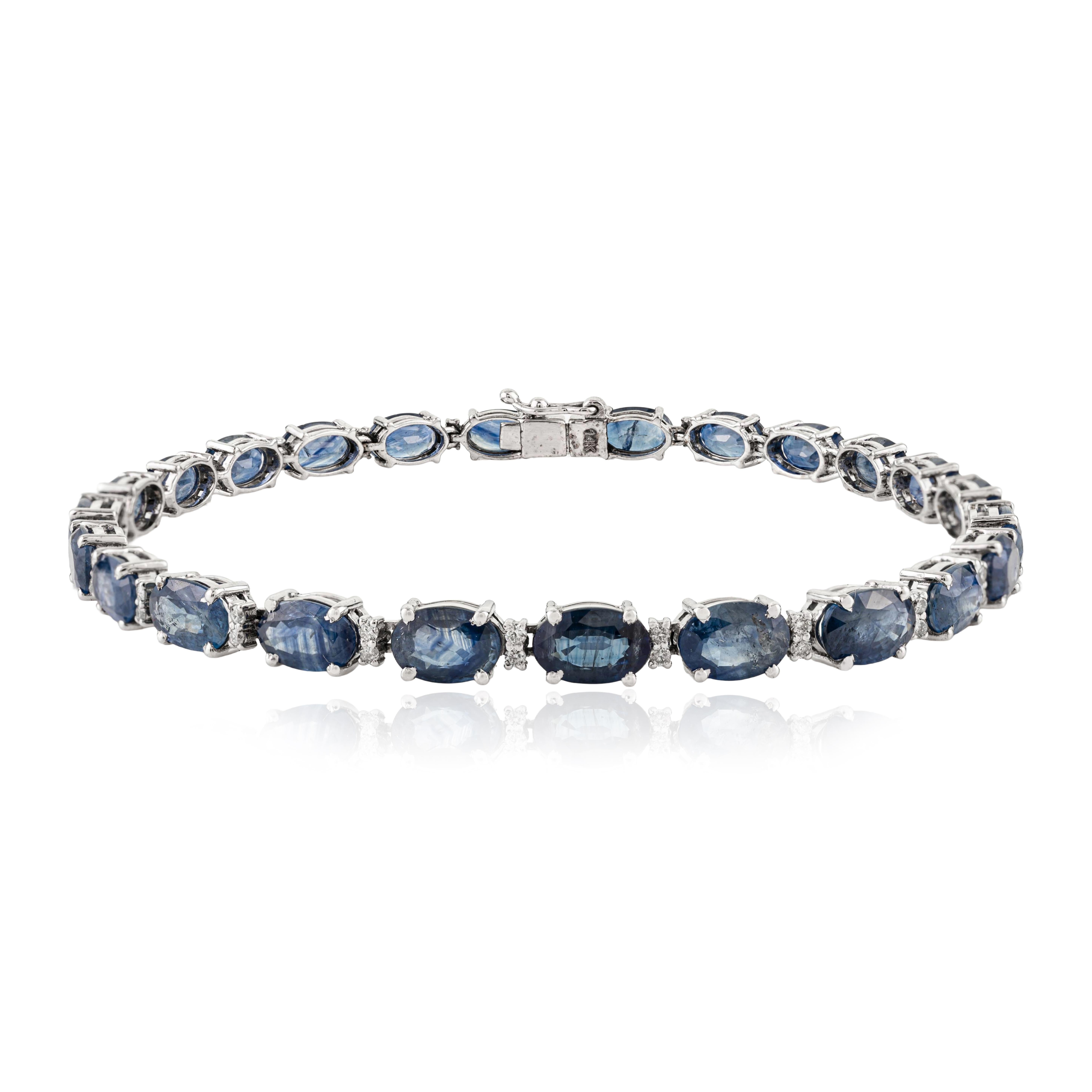 Zafiro Azul Ovalado Natural de 14,25 qt y Pulsera de Tenis de Diamantes en Oro Blanco de 14 quilates en Nuevo estado para la venta en New York, NY