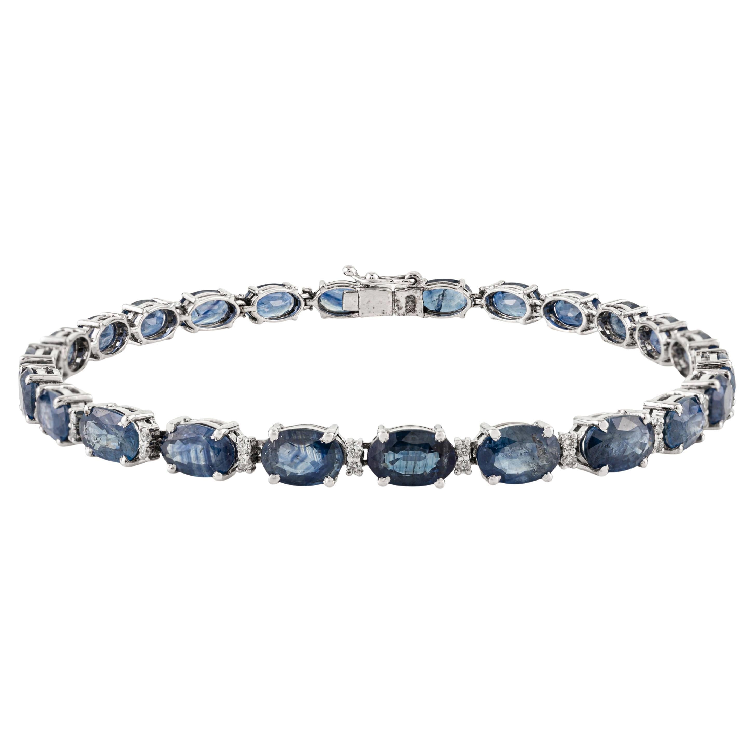 Pulsera de tenis de zafiro azul talla oval y diamantes de 14,25 quilates en oro blanco de 18 quilates en venta