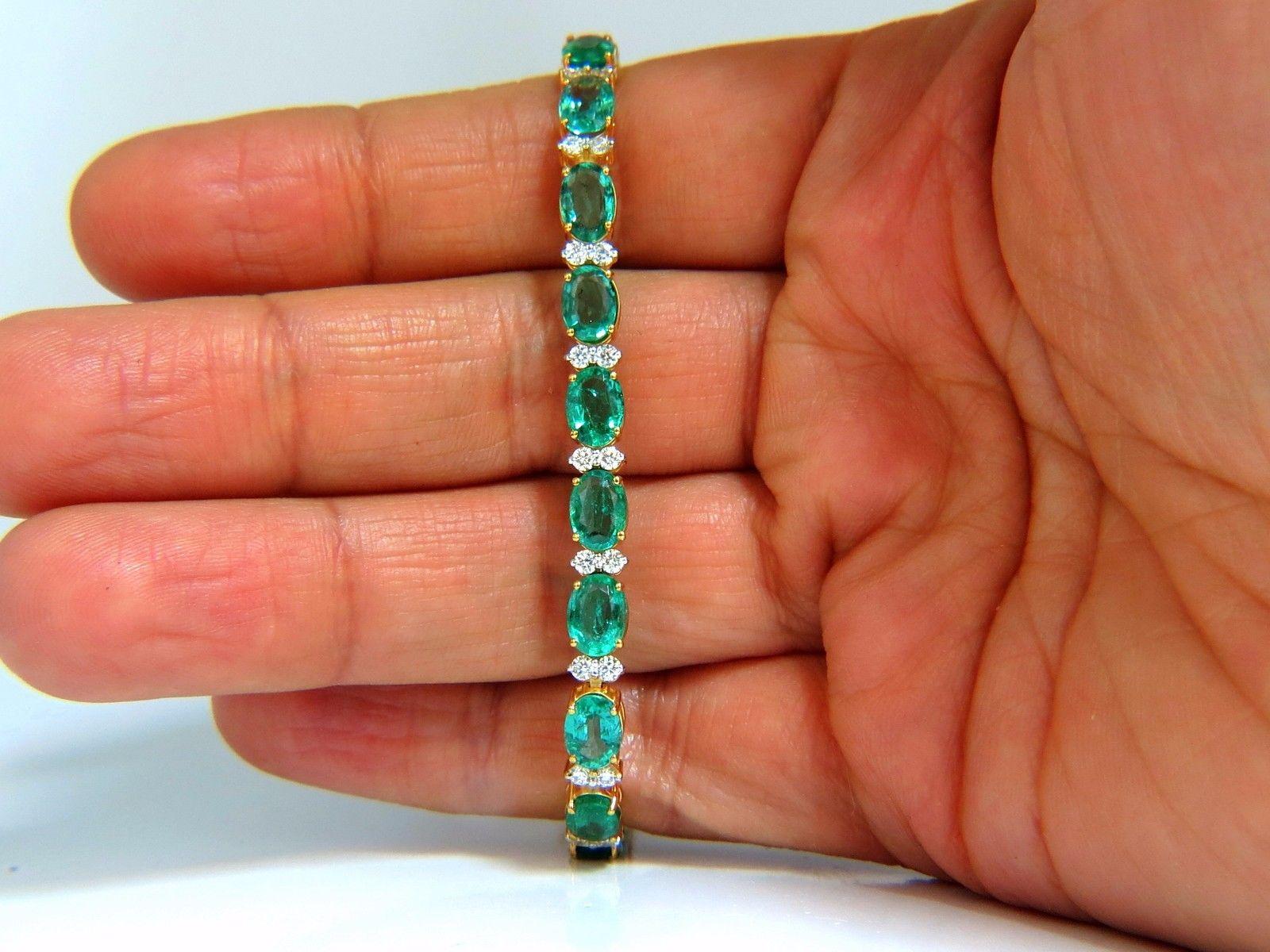 Oval Cut 14.26 Carat Bright Vivid Green Natural Emerald Diamonds Tennis Bracelet 14 Karat For Sale