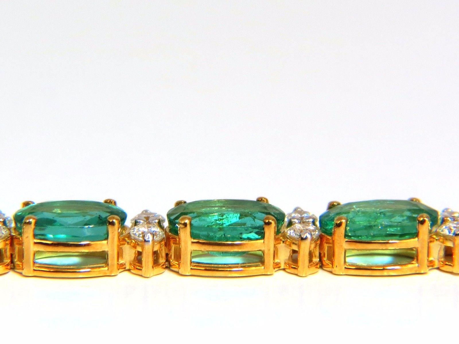14.26 Carat Bright Vivid Green Natural Emerald Diamonds Tennis Bracelet 14 Karat In New Condition For Sale In New York, NY