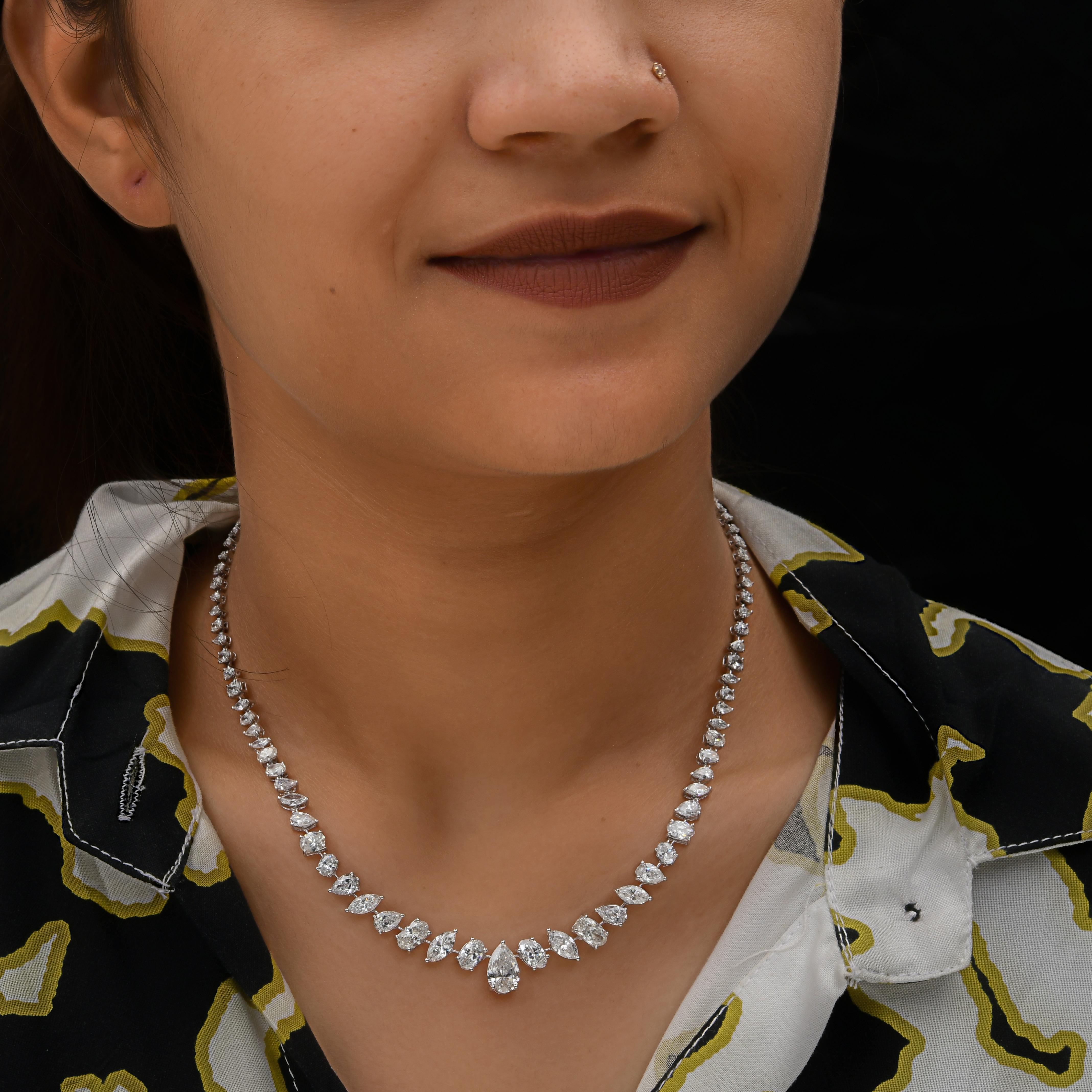 14,26Ct SI Clarity HI Color Collana con diamanti a forma multipla in oro bianco 14K.
Questa collana presenta una splendida disposizione di diamanti alternati con taglio a pera, taglio marquise e ovale che si assottigliano con grazia verso il centro,